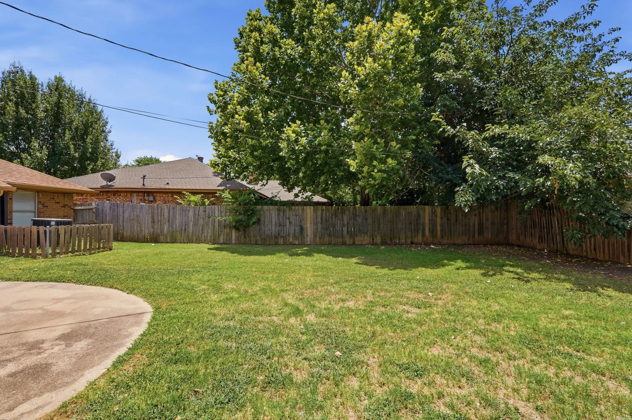 Single Family Residence For Sale in Tarrant County , 5353 Lynda Court, North Richland Hills, Texas 76180, 4 Bedroom, 2 Bathroom, 3 Garage spaces, 2,559 Sqft, built in 1987, mls#21230580, Real Estate Agent in North Richland Hills, Homes For Sale in Tarrant county, Homes For Sale in North Richland Hills, Realtor in North Richland Hills Texas, Real Estate Brokerage Independent Realty Texas, Luminita Cordes Realtor