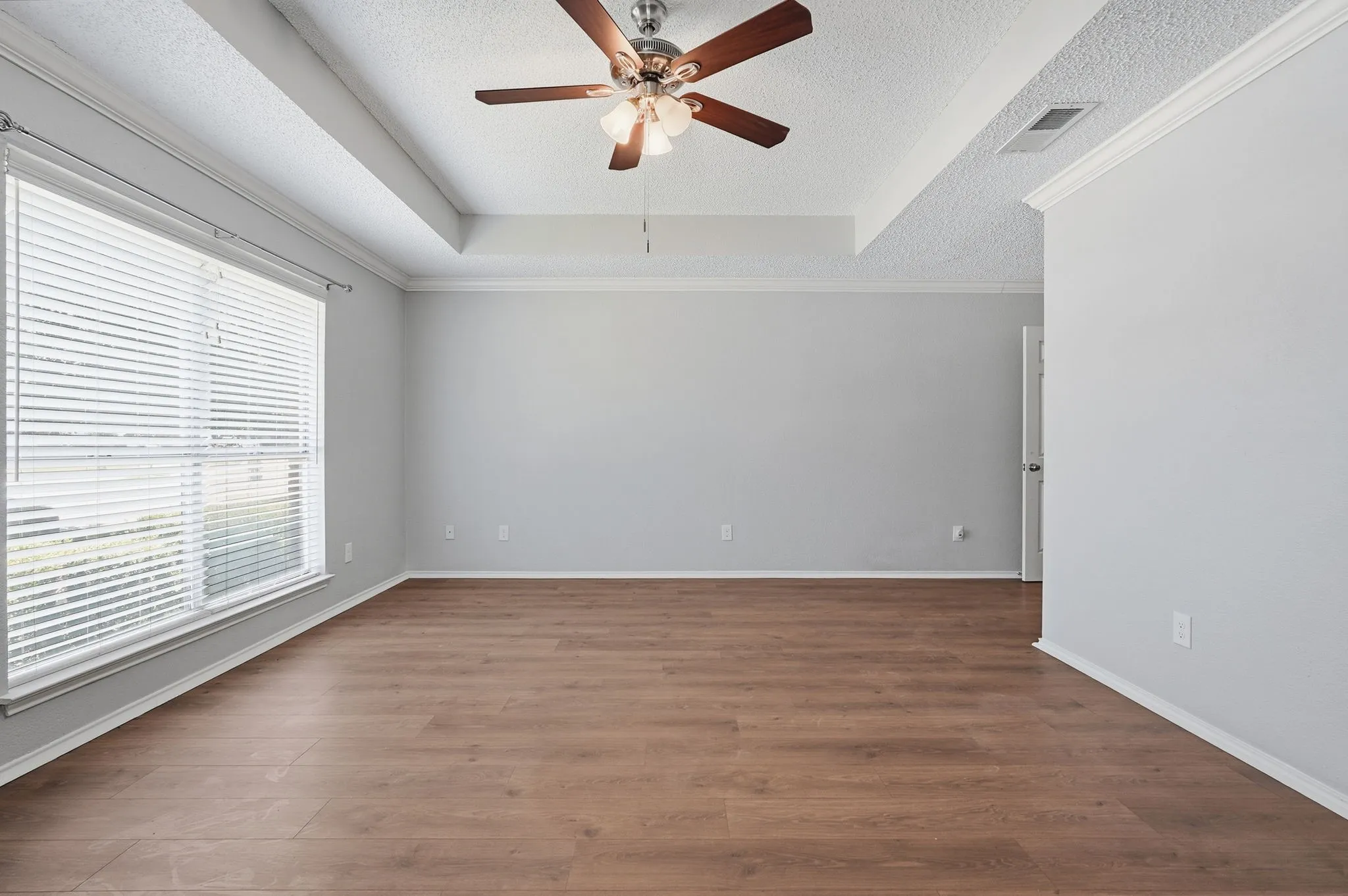 Single Family Residence For Sale in Tarrant County , 5353 Lynda Court, North Richland Hills, Texas 76180, 4 Bedroom, 2 Bathroom, 3 Garage spaces, 2,559 Sqft, built in 1987, mls#21230580, Real Estate Agent in North Richland Hills, Homes For Sale in Tarrant county, Homes For Sale in North Richland Hills, Realtor in North Richland Hills Texas, Real Estate Brokerage Independent Realty Texas, Luminita Cordes Realtor
