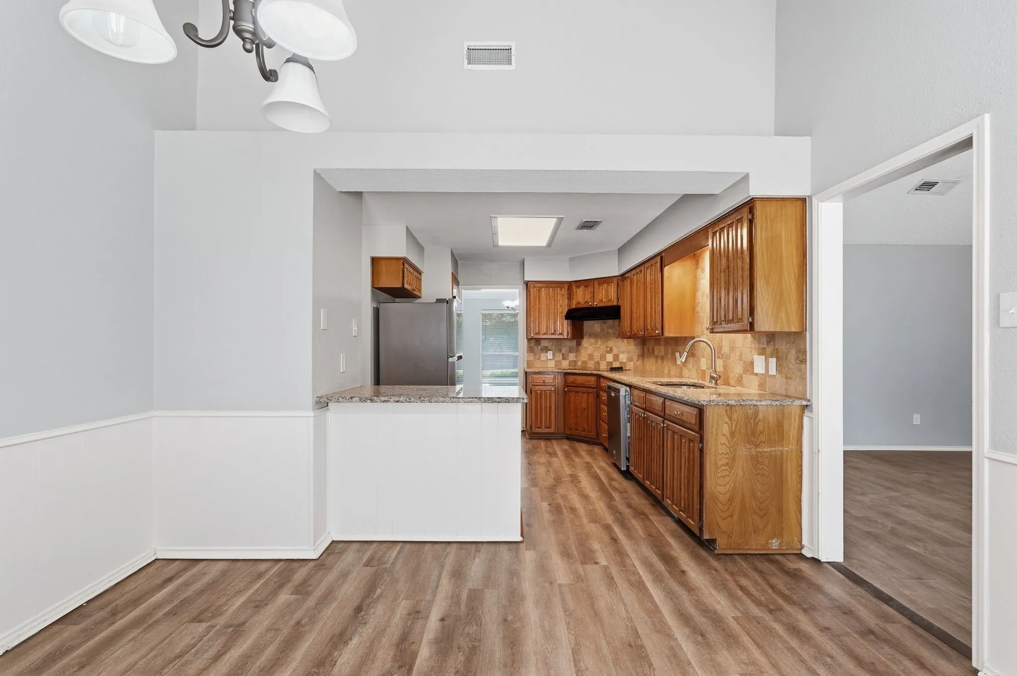 Single Family Residence For Sale in Tarrant County , 5353 Lynda Court, North Richland Hills, Texas 76180, 4 Bedroom, 2 Bathroom, 3 Garage spaces, 2,559 Sqft, built in 1987, mls#21230580, Real Estate Agent in North Richland Hills, Homes For Sale in Tarrant county, Homes For Sale in North Richland Hills, Realtor in North Richland Hills Texas, Real Estate Brokerage Independent Realty Texas, Luminita Cordes Realtor