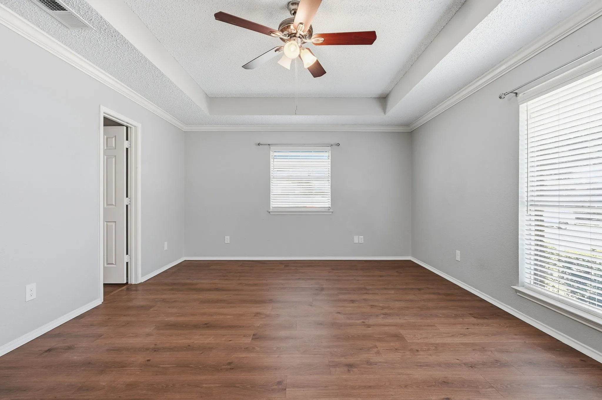 Single Family Residence For Sale in Tarrant County , 5353 Lynda Court, North Richland Hills, Texas 76180, 4 Bedroom, 2 Bathroom, 3 Garage spaces, 2,559 Sqft, built in 1987, mls#21230580, Real Estate Agent in North Richland Hills, Homes For Sale in Tarrant county, Homes For Sale in North Richland Hills, Realtor in North Richland Hills Texas, Real Estate Brokerage Independent Realty Texas, Luminita Cordes Realtor