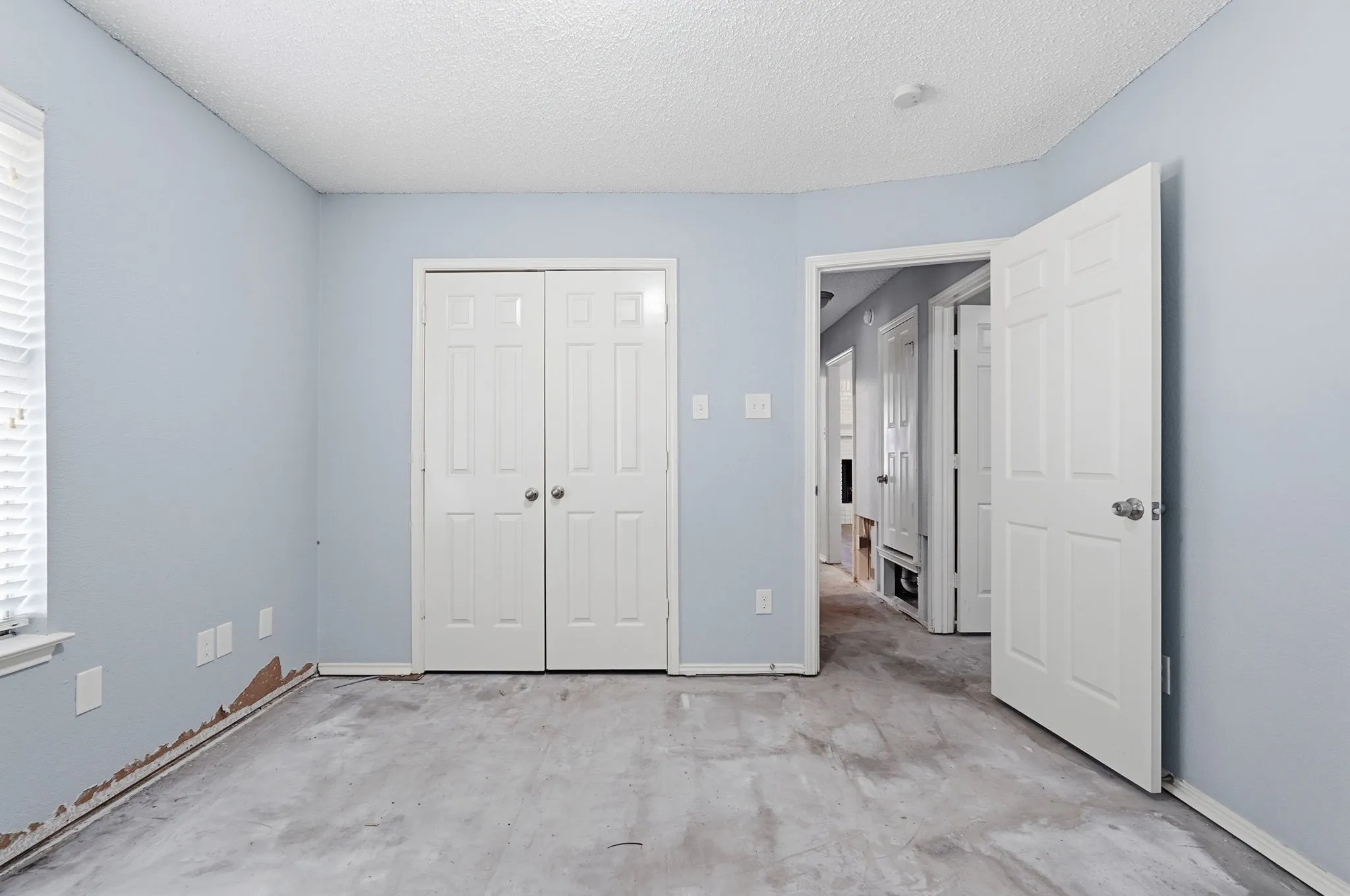 Single Family Residence For Sale in Tarrant County , 5353 Lynda Court, North Richland Hills, Texas 76180, 4 Bedroom, 2 Bathroom, 3 Garage spaces, 2,559 Sqft, built in 1987, mls#21230580, Real Estate Agent in North Richland Hills, Homes For Sale in Tarrant county, Homes For Sale in North Richland Hills, Realtor in North Richland Hills Texas, Real Estate Brokerage Independent Realty Texas, Luminita Cordes Realtor