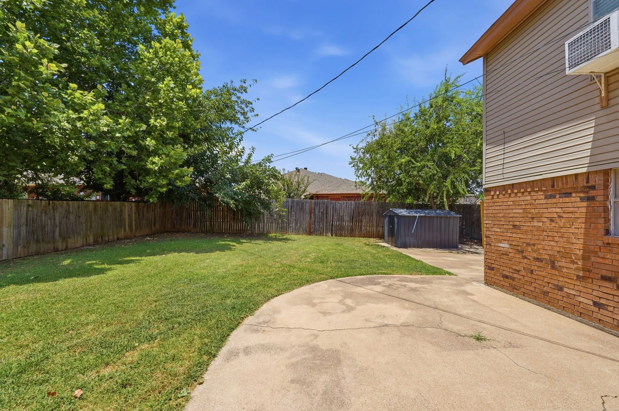 Single Family Residence For Sale in Tarrant County , 5353 Lynda Court, North Richland Hills, Texas 76180, 4 Bedroom, 2 Bathroom, 3 Garage spaces, 2,559 Sqft, built in 1987, mls#21230580, Real Estate Agent in North Richland Hills, Homes For Sale in Tarrant county, Homes For Sale in North Richland Hills, Realtor in North Richland Hills Texas, Real Estate Brokerage Independent Realty Texas, Luminita Cordes Realtor