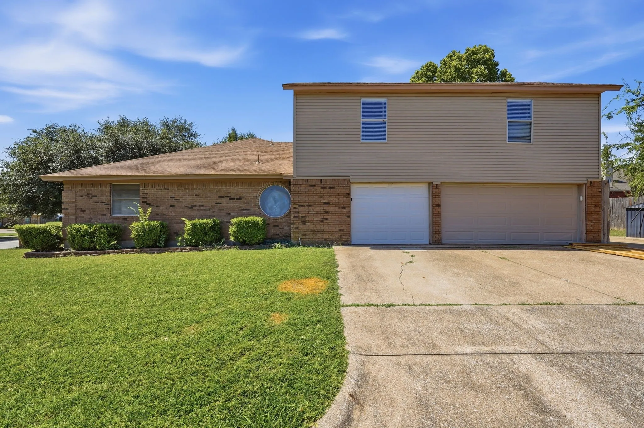 Single Family Residence For Sale in Tarrant County , 5353 Lynda Court, North Richland Hills, Texas 76180, 4 Bedroom, 2 Bathroom, 3 Garage spaces, 2,559 Sqft, built in 1987, mls#21230580, Real Estate Agent in North Richland Hills, Homes For Sale in Tarrant county, Homes For Sale in North Richland Hills, Realtor in North Richland Hills Texas, Real Estate Brokerage Independent Realty Texas, Luminita Cordes Realtor