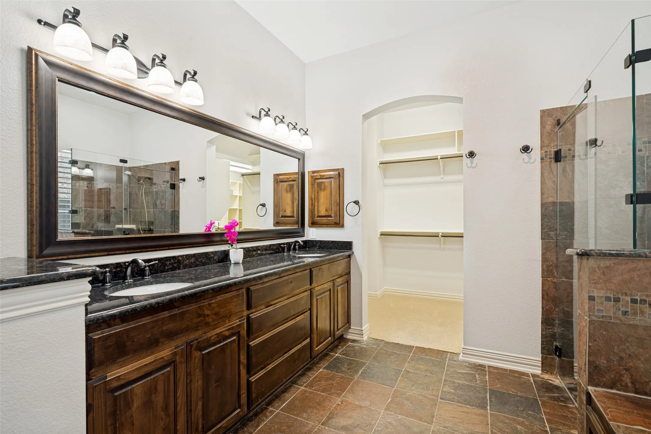 Single Family Residence For Sale in Dallas County , 10715 Dixon Branch Drive, Dallas, Texas 75218, 3 Bedroom, 4 Bathroom, 2 Garage spaces, 3,102 Sqft, built in 2010, mls#21321841, Real Estate Agent in Dallas, Homes For Sale in Dallas county, Homes For Sale in Dallas, Realtor in Dallas Texas, Real Estate Brokerage Independent Realty Texas, Luminita Cordes Realtor