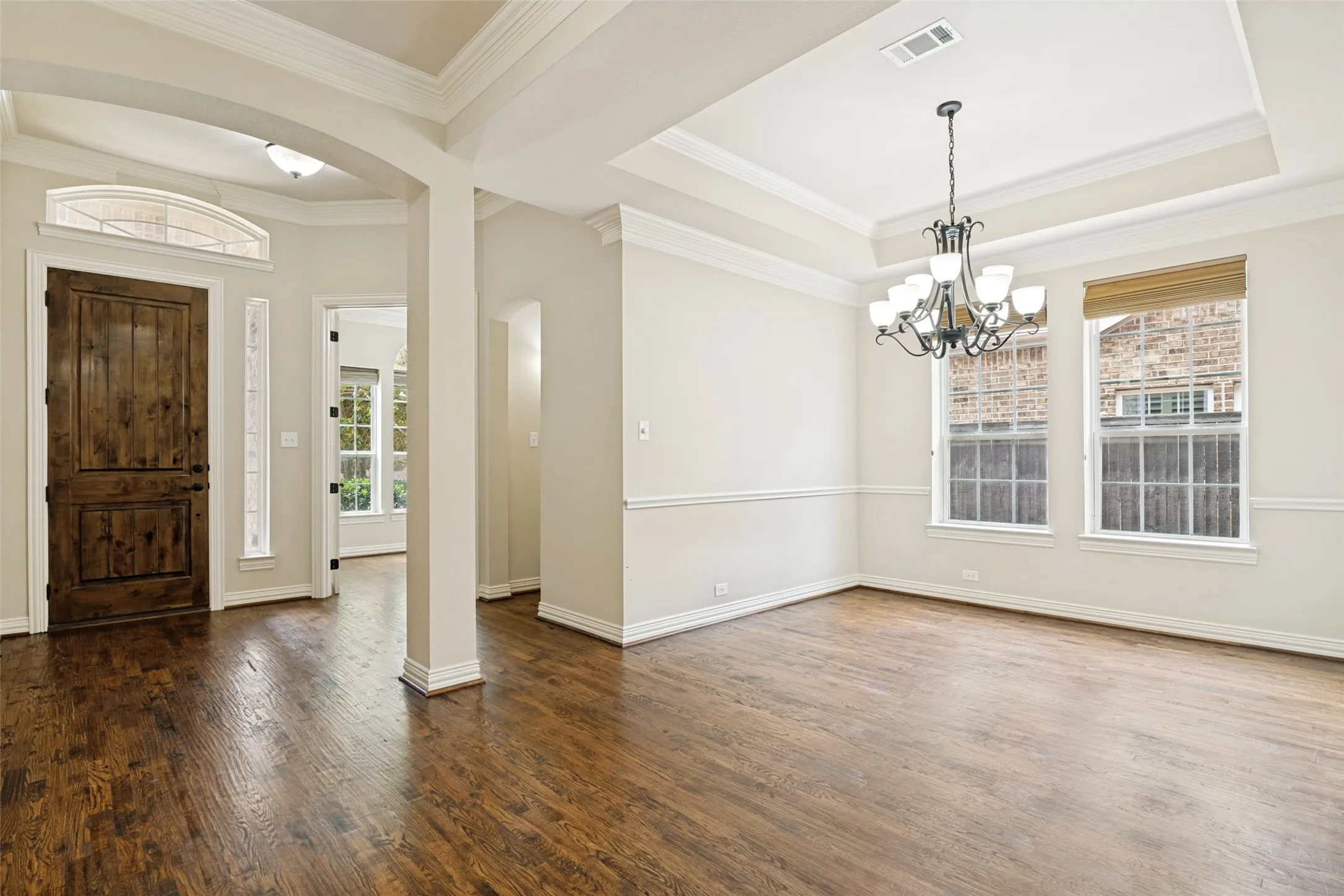 Single Family Residence For Sale in Dallas County , 10715 Dixon Branch Drive, Dallas, Texas 75218, 3 Bedroom, 4 Bathroom, 2 Garage spaces, 3,102 Sqft, built in 2010, mls#21321841, Real Estate Agent in Dallas, Homes For Sale in Dallas county, Homes For Sale in Dallas, Realtor in Dallas Texas, Real Estate Brokerage Independent Realty Texas, Luminita Cordes Realtor