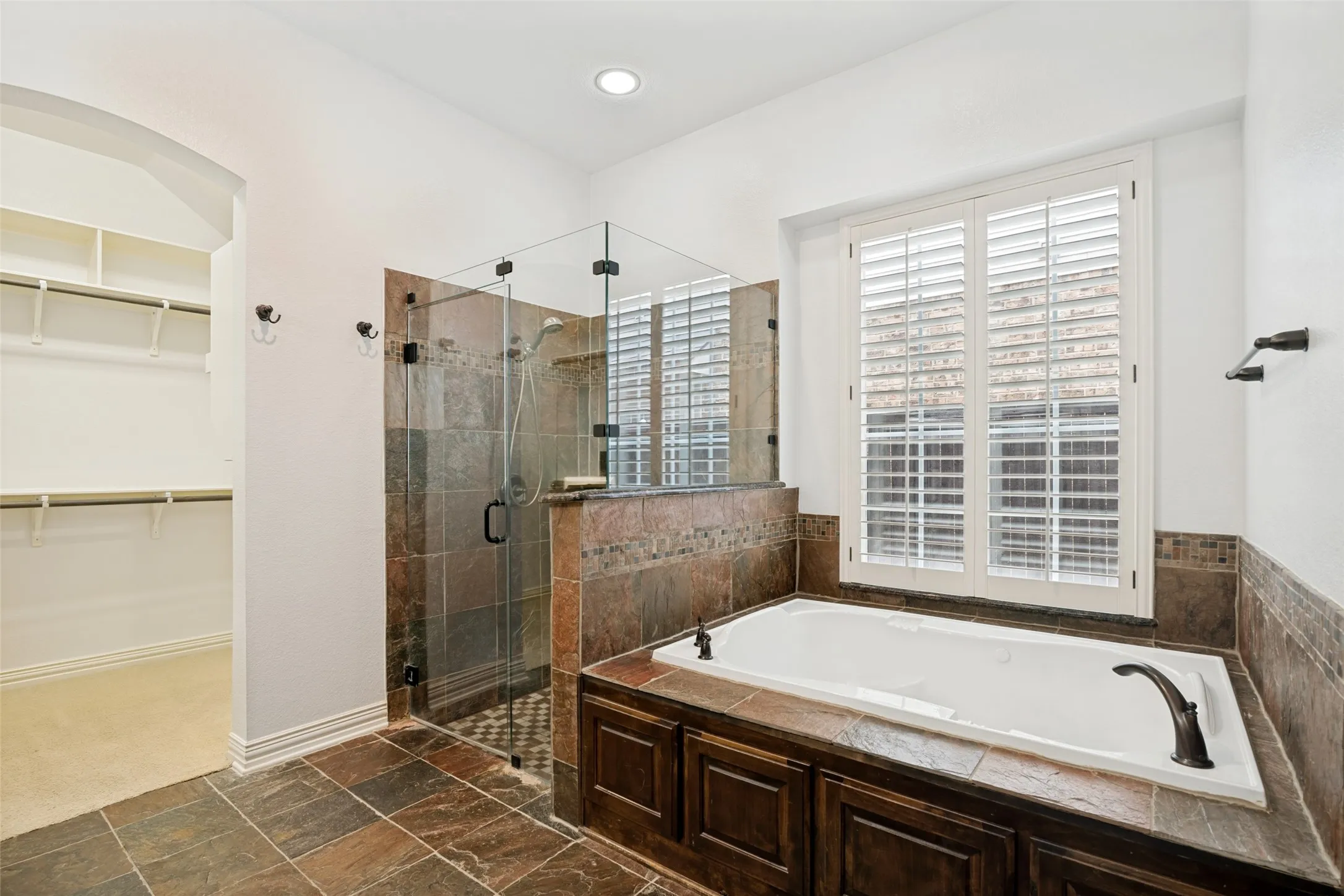 Single Family Residence For Sale in Dallas County , 10715 Dixon Branch Drive, Dallas, Texas 75218, 3 Bedroom, 4 Bathroom, 2 Garage spaces, 3,102 Sqft, built in 2010, mls#21321841, Real Estate Agent in Dallas, Homes For Sale in Dallas county, Homes For Sale in Dallas, Realtor in Dallas Texas, Real Estate Brokerage Independent Realty Texas, Luminita Cordes Realtor