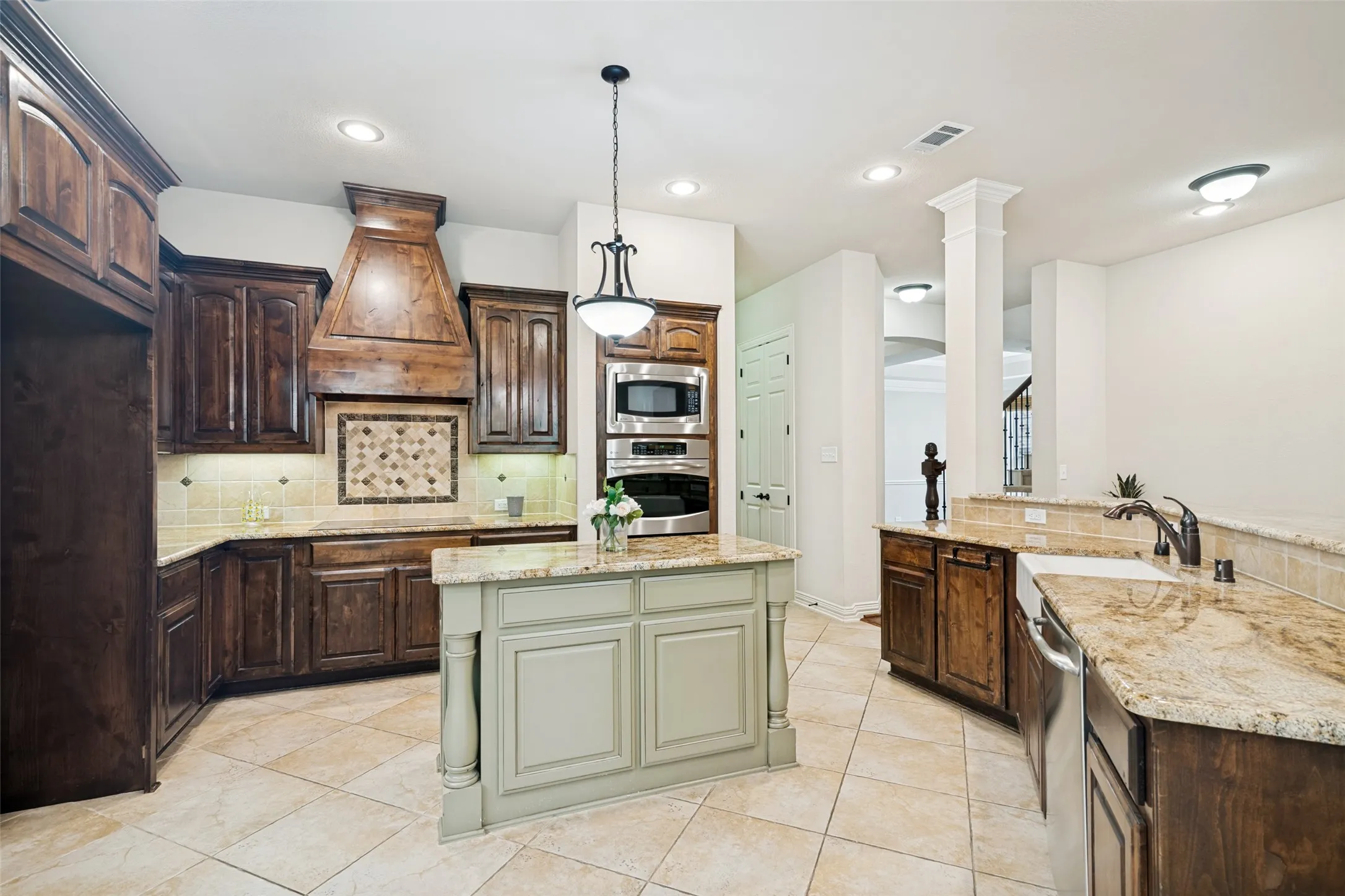 Single Family Residence For Sale in Dallas County , 10715 Dixon Branch Drive, Dallas, Texas 75218, 3 Bedroom, 4 Bathroom, 2 Garage spaces, 3,102 Sqft, built in 2010, mls#21321841, Real Estate Agent in Dallas, Homes For Sale in Dallas county, Homes For Sale in Dallas, Realtor in Dallas Texas, Real Estate Brokerage Independent Realty Texas, Luminita Cordes Realtor
