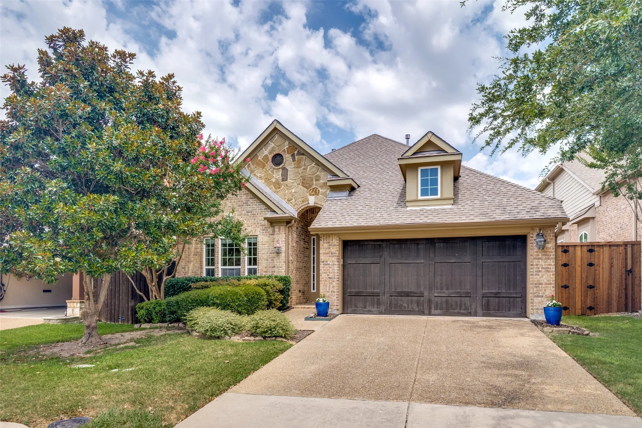 Single Family Residence For Sale in Dallas County , 10715 Dixon Branch Drive, Dallas, Texas 75218, 3 Bedroom, 4 Bathroom, 2 Garage spaces, 3,102 Sqft, built in 2010, mls#21321841, Real Estate Agent in Dallas, Homes For Sale in Dallas county, Homes For Sale in Dallas, Realtor in Dallas Texas, Real Estate Brokerage Independent Realty Texas, Luminita Cordes Realtor
