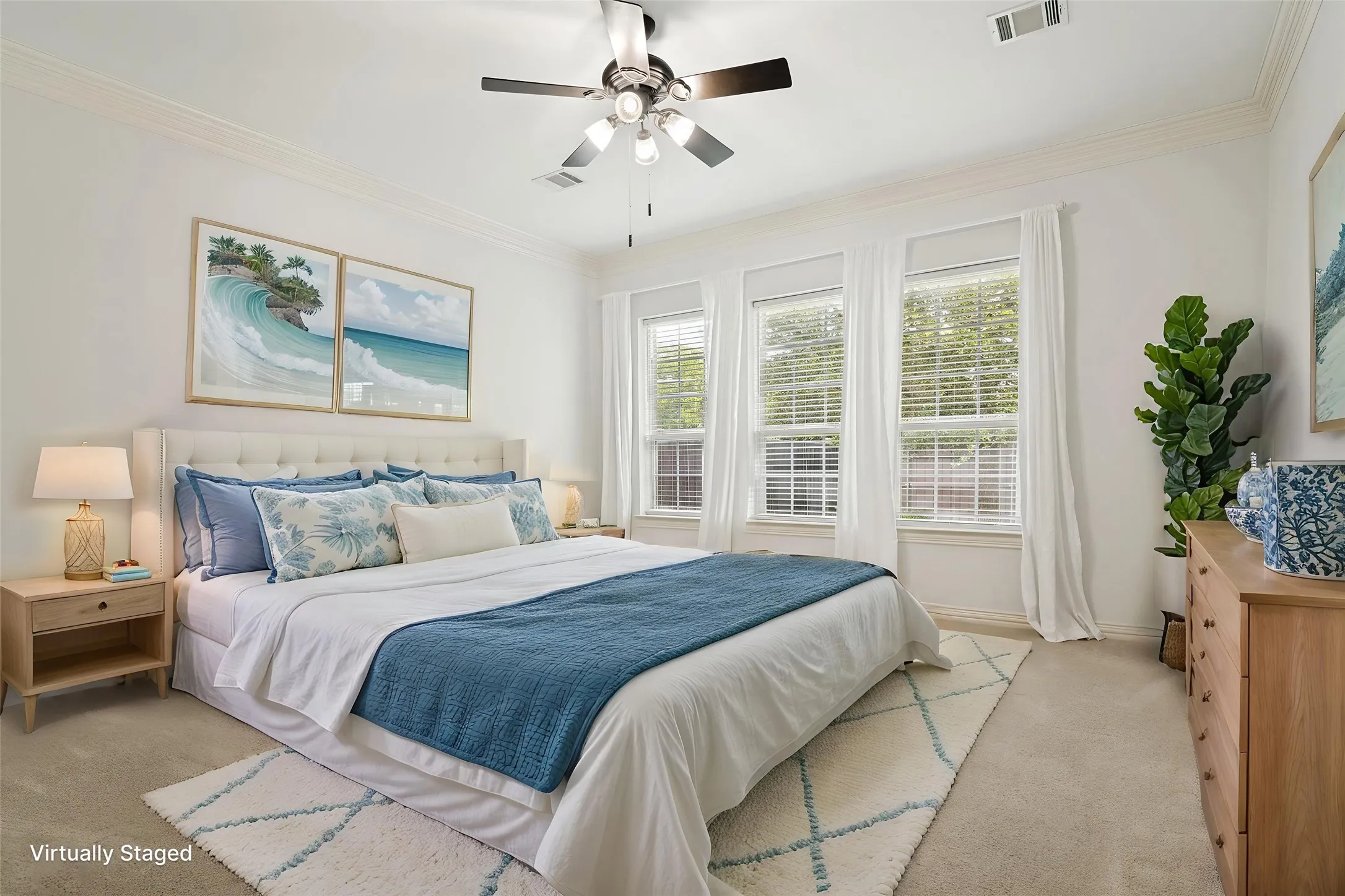 Single Family Residence For Sale in Dallas County , 10715 Dixon Branch Drive, Dallas, Texas 75218, 3 Bedroom, 4 Bathroom, 2 Garage spaces, 3,102 Sqft, built in 2010, mls#21321841, Real Estate Agent in Dallas, Homes For Sale in Dallas county, Homes For Sale in Dallas, Realtor in Dallas Texas, Real Estate Brokerage Independent Realty Texas, Luminita Cordes Realtor