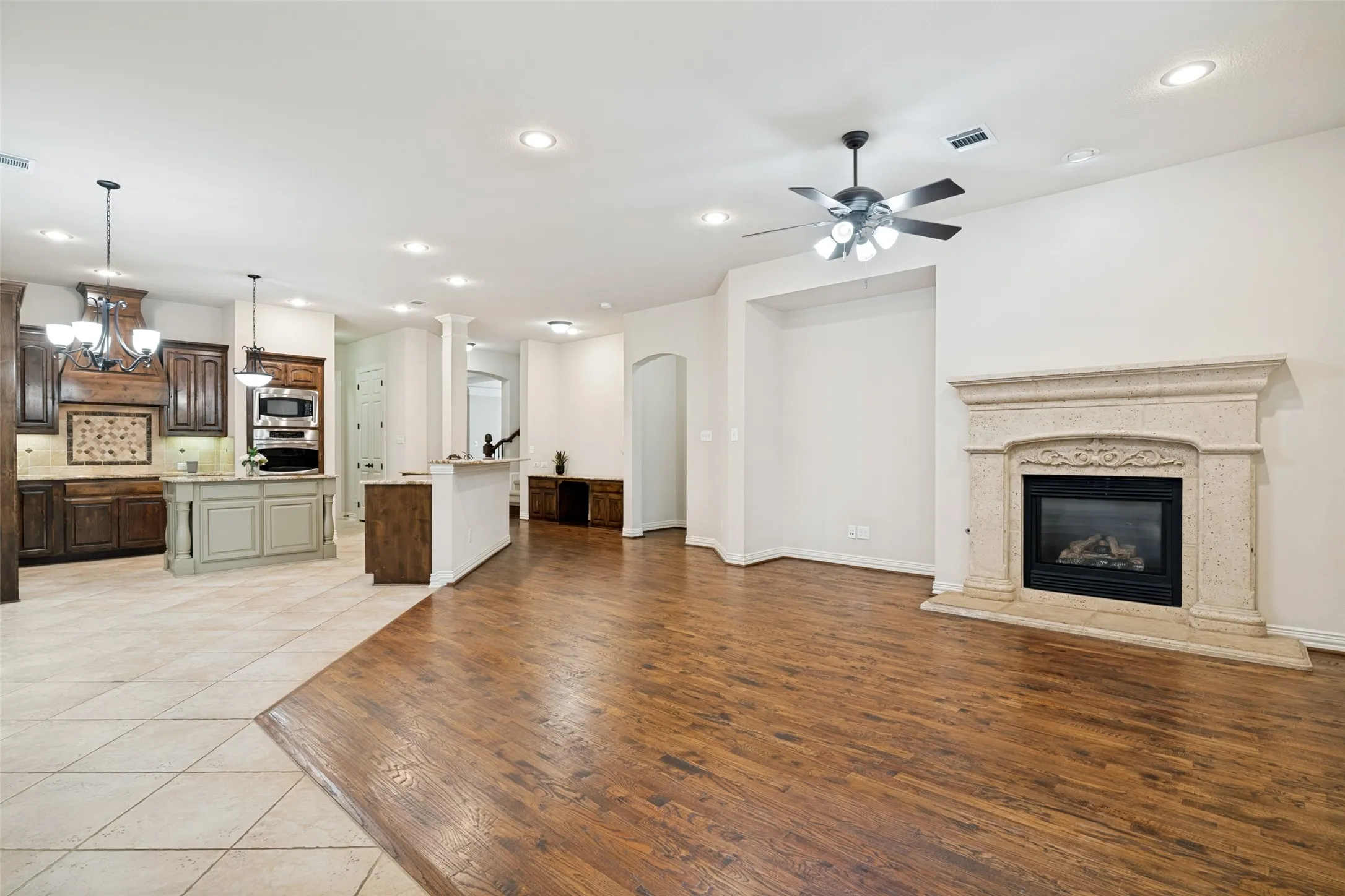 Single Family Residence For Sale in Dallas County , 10715 Dixon Branch Drive, Dallas, Texas 75218, 3 Bedroom, 4 Bathroom, 2 Garage spaces, 3,102 Sqft, built in 2010, mls#21321841, Real Estate Agent in Dallas, Homes For Sale in Dallas county, Homes For Sale in Dallas, Realtor in Dallas Texas, Real Estate Brokerage Independent Realty Texas, Luminita Cordes Realtor