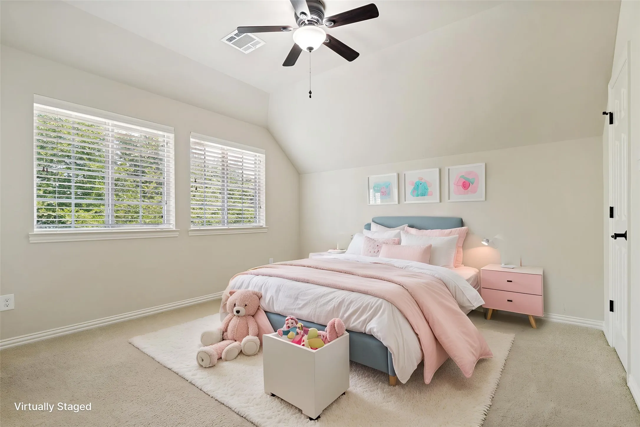 Single Family Residence For Sale in Dallas County , 10715 Dixon Branch Drive, Dallas, Texas 75218, 3 Bedroom, 4 Bathroom, 2 Garage spaces, 3,102 Sqft, built in 2010, mls#21321841, Real Estate Agent in Dallas, Homes For Sale in Dallas county, Homes For Sale in Dallas, Realtor in Dallas Texas, Real Estate Brokerage Independent Realty Texas, Luminita Cordes Realtor