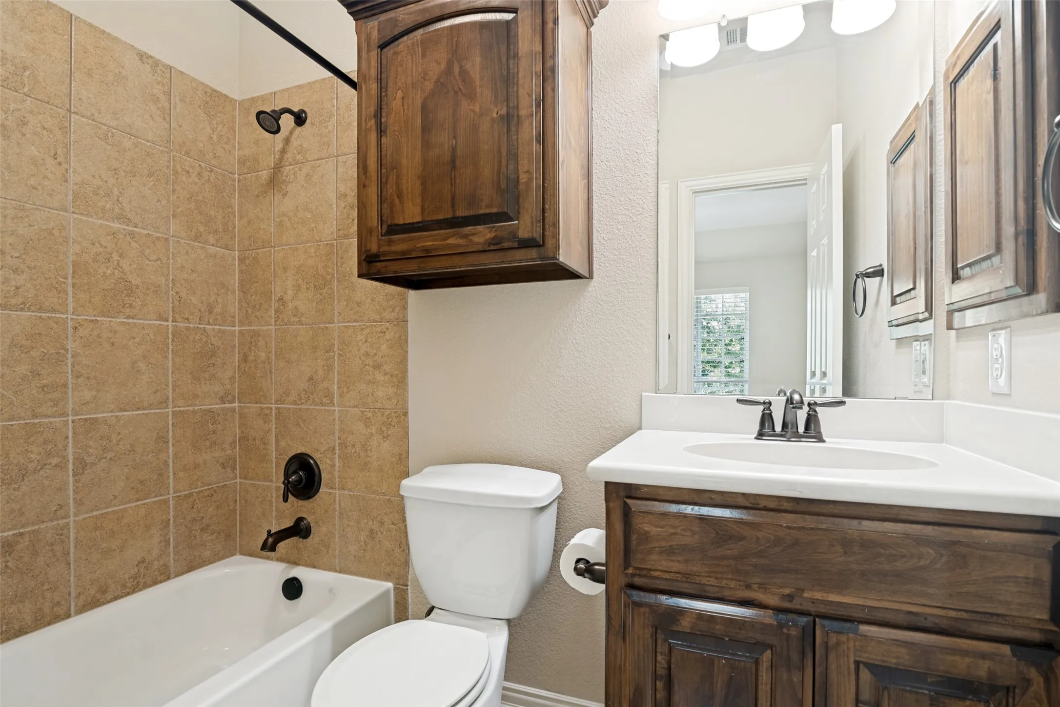 Single Family Residence For Sale in Dallas County , 10715 Dixon Branch Drive, Dallas, Texas 75218, 3 Bedroom, 4 Bathroom, 2 Garage spaces, 3,102 Sqft, built in 2010, mls#21321841, Real Estate Agent in Dallas, Homes For Sale in Dallas county, Homes For Sale in Dallas, Realtor in Dallas Texas, Real Estate Brokerage Independent Realty Texas, Luminita Cordes Realtor