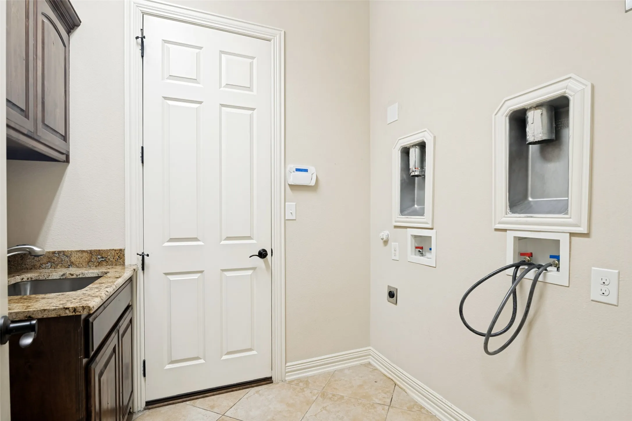 Single Family Residence For Sale in Dallas County , 10715 Dixon Branch Drive, Dallas, Texas 75218, 3 Bedroom, 4 Bathroom, 2 Garage spaces, 3,102 Sqft, built in 2010, mls#21321841, Real Estate Agent in Dallas, Homes For Sale in Dallas county, Homes For Sale in Dallas, Realtor in Dallas Texas, Real Estate Brokerage Independent Realty Texas, Luminita Cordes Realtor