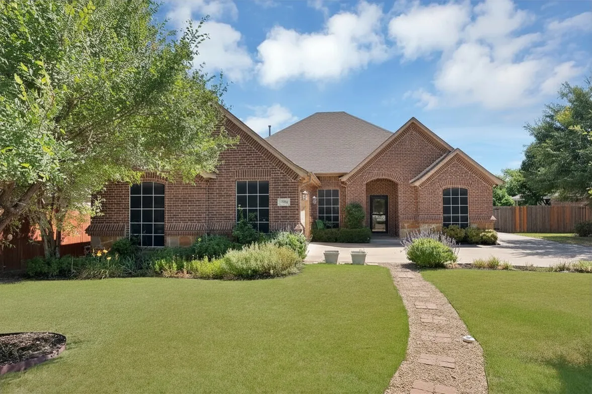 Single Family Residence For Sale in Tarrant County , 7256 Lake Country Drive, Fort Worth, Texas 76179, 3 Bedroom, 3 Bathroom, 2 Garage spaces, 2,427 Sqft, built in 2013, mls#21321789, Real Estate Agent in Fort Worth, Homes For Sale in Tarrant county, Homes For Sale in Fort Worth, Realtor in Fort Worth Texas, Real Estate Brokerage Independent Realty Texas, Luminita Cordes Realtor