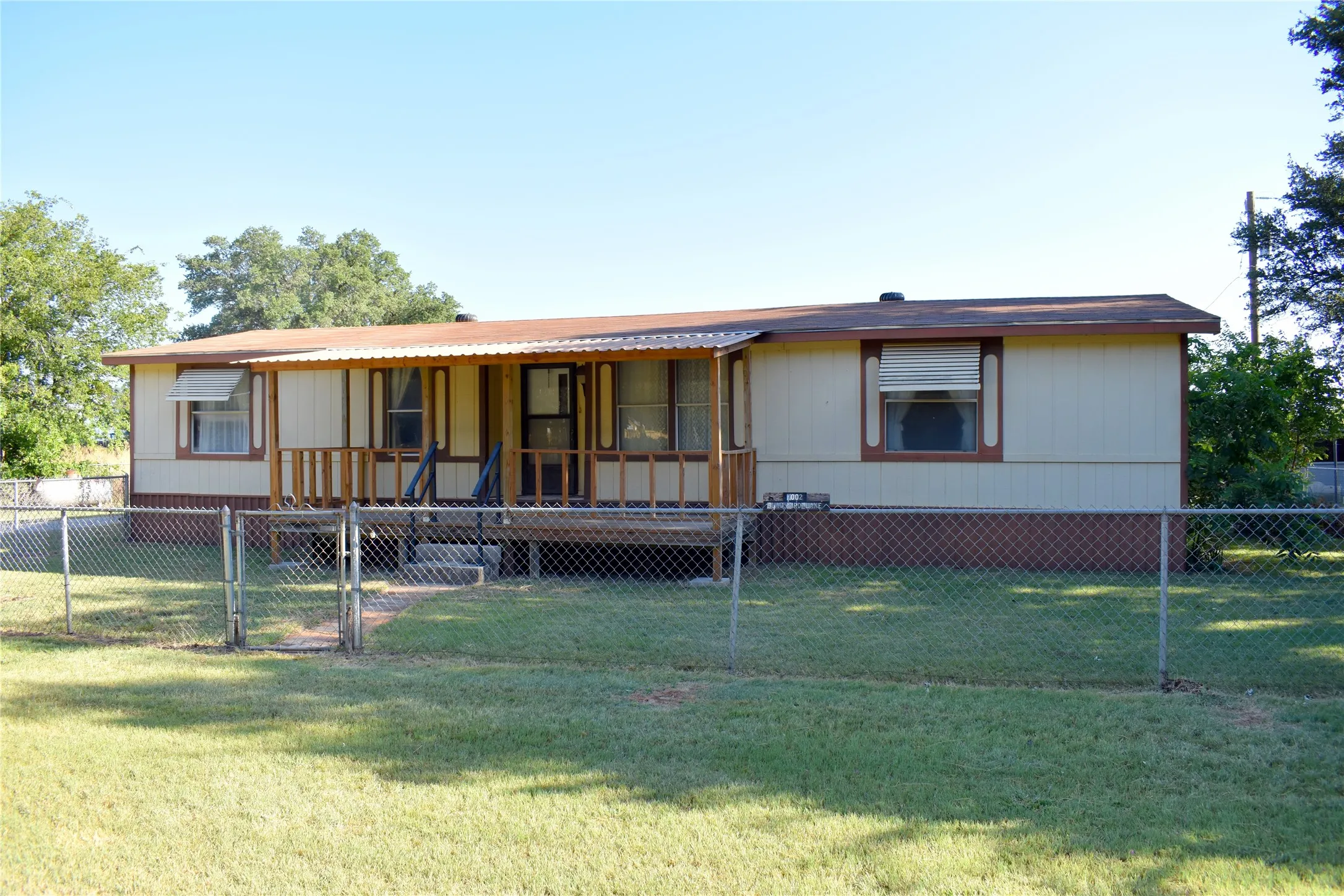 Mobile Home For Sale in Brown County , 7002 Blackbird Lane, Brownwood, Texas 76801, 3 Bedroom, 2 Bathroom, 2 Garage spaces, 1,248 Sqft, built in 1980, mls#21322426, Real Estate Agent in Brownwood, Homes For Sale in Brown county, Homes For Sale in Brownwood, Realtor in Brownwood Texas, Real Estate Brokerage Independent Realty Texas, Luminita Cordes Realtor