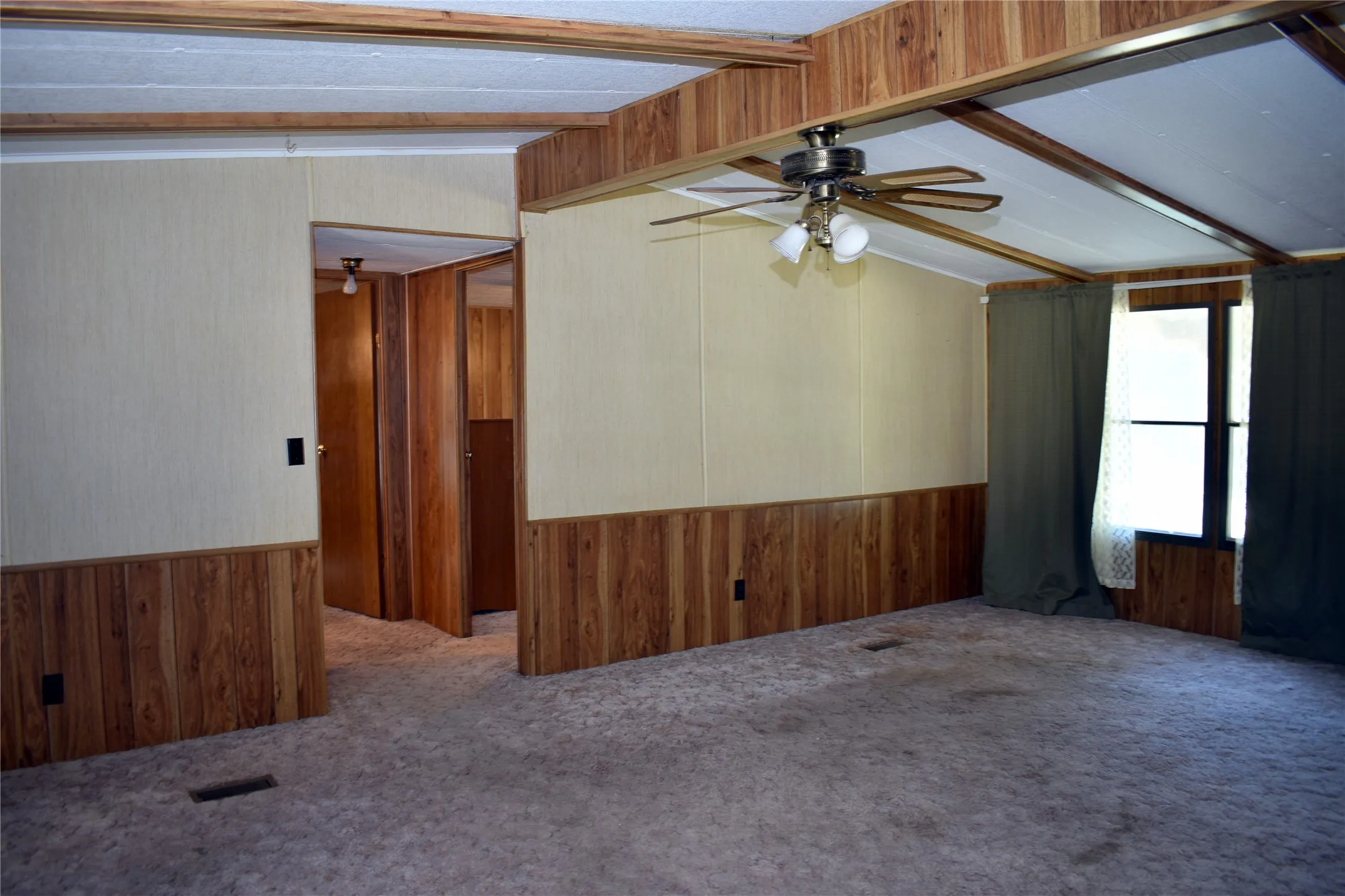 Mobile Home For Sale in Brown County , 7002 Blackbird Lane, Brownwood, Texas 76801, 3 Bedroom, 2 Bathroom, 2 Garage spaces, 1,248 Sqft, built in 1980, mls#21322426, Real Estate Agent in Brownwood, Homes For Sale in Brown county, Homes For Sale in Brownwood, Realtor in Brownwood Texas, Real Estate Brokerage Independent Realty Texas, Luminita Cordes Realtor