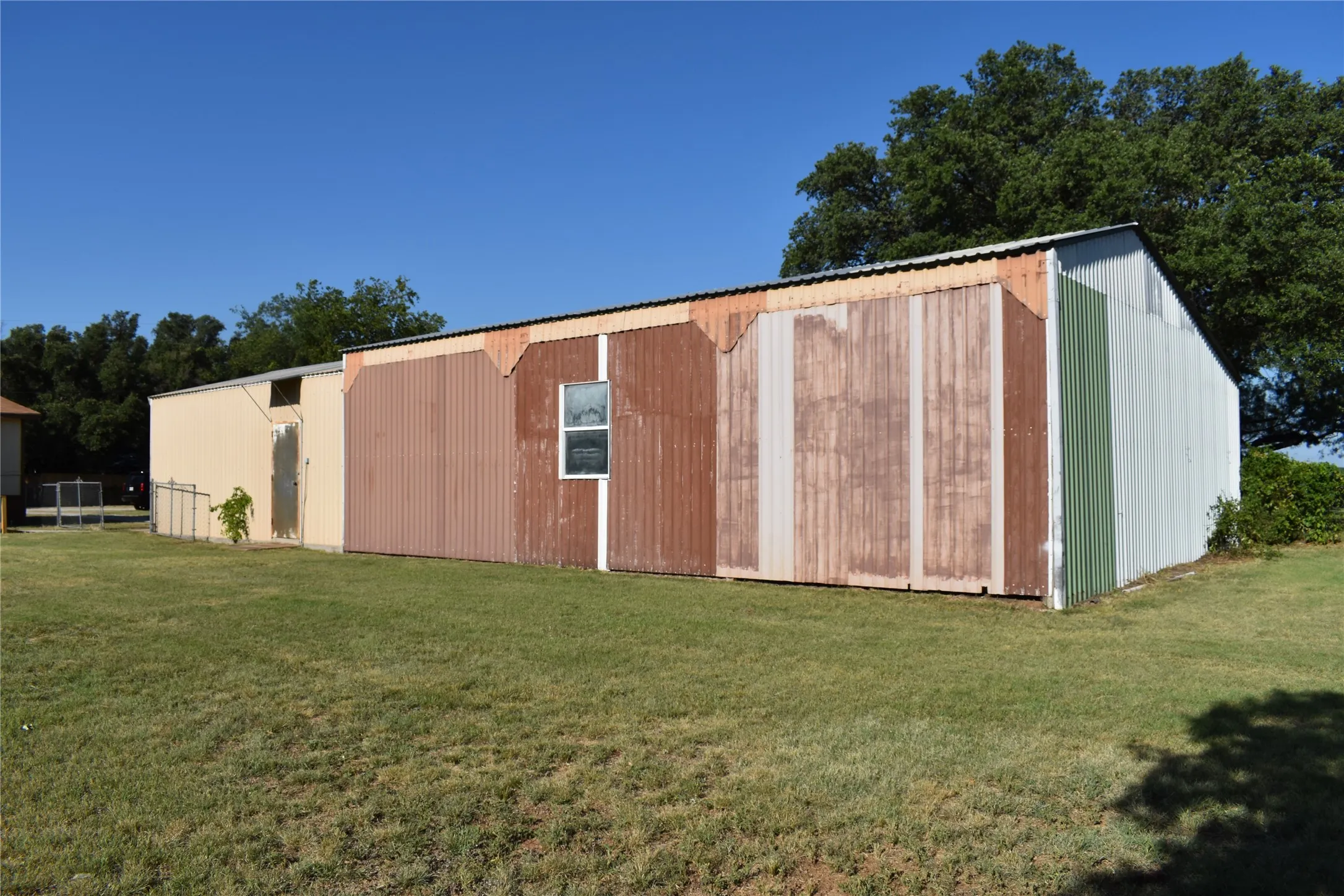 Mobile Home For Sale in Brown County , 7002 Blackbird Lane, Brownwood, Texas 76801, 3 Bedroom, 2 Bathroom, 2 Garage spaces, 1,248 Sqft, built in 1980, mls#21322426, Real Estate Agent in Brownwood, Homes For Sale in Brown county, Homes For Sale in Brownwood, Realtor in Brownwood Texas, Real Estate Brokerage Independent Realty Texas, Luminita Cordes Realtor