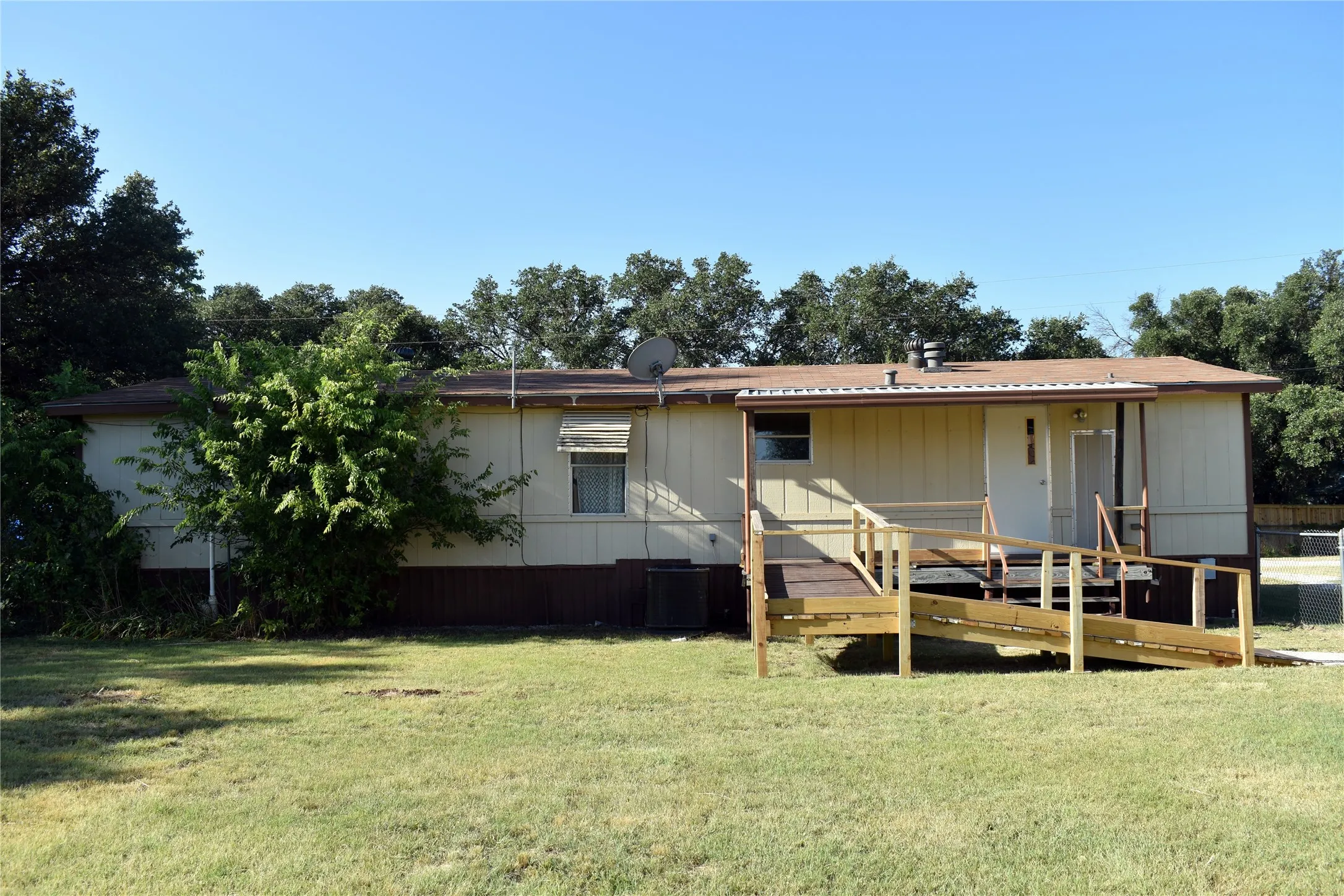 Mobile Home For Sale in Brown County , 7002 Blackbird Lane, Brownwood, Texas 76801, 3 Bedroom, 2 Bathroom, 2 Garage spaces, 1,248 Sqft, built in 1980, mls#21322426, Real Estate Agent in Brownwood, Homes For Sale in Brown county, Homes For Sale in Brownwood, Realtor in Brownwood Texas, Real Estate Brokerage Independent Realty Texas, Luminita Cordes Realtor