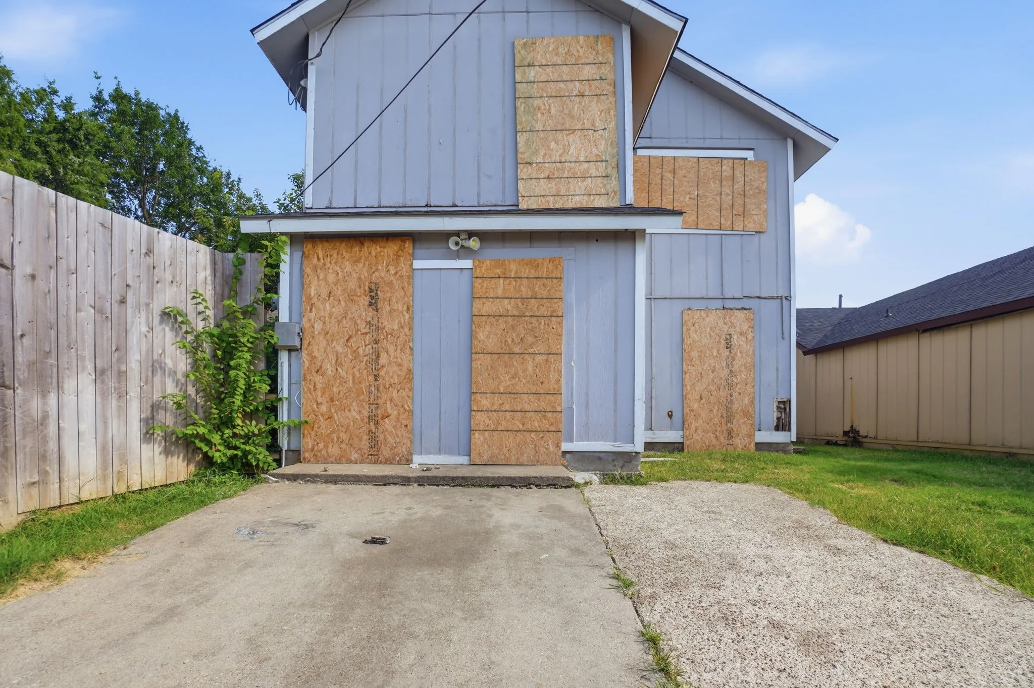 Single Family Residence For Sale in Dallas County , 10363 Limestone Drive, Dallas, Texas 75217, 3 Bedroom, 2 Bathroom, Garage spaces, 1,692 Sqft, built in 1983, mls#21323026, Real Estate Agent in Dallas, Homes For Sale in Dallas county, Homes For Sale in Dallas, Realtor in Dallas Texas, Real Estate Brokerage Independent Realty Texas, Luminita Cordes Realtor