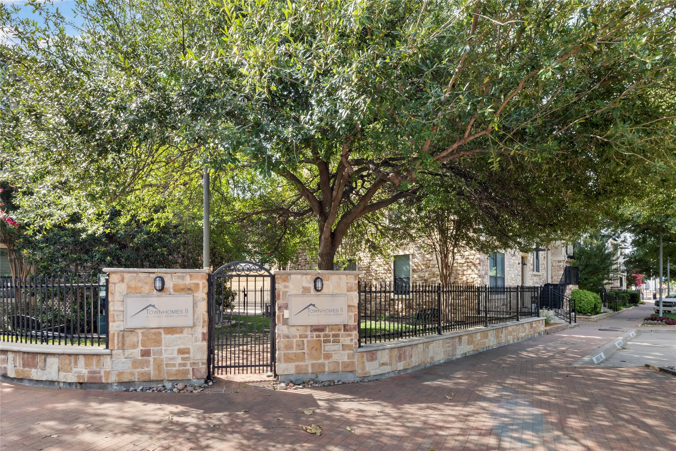 Townhouse For Sale in Collin County , 7424 Bishop Road, Plano, Texas 75024, 3 Bedroom, 4 Bathroom, 2 Garage spaces, 2,089 Sqft, built in 2006, mls#21325164, Real Estate Agent in Plano, Homes For Sale in Collin county, Homes For Sale in Plano, Realtor in Plano Texas, Real Estate Brokerage Independent Realty Texas, Luminita Cordes Realtor