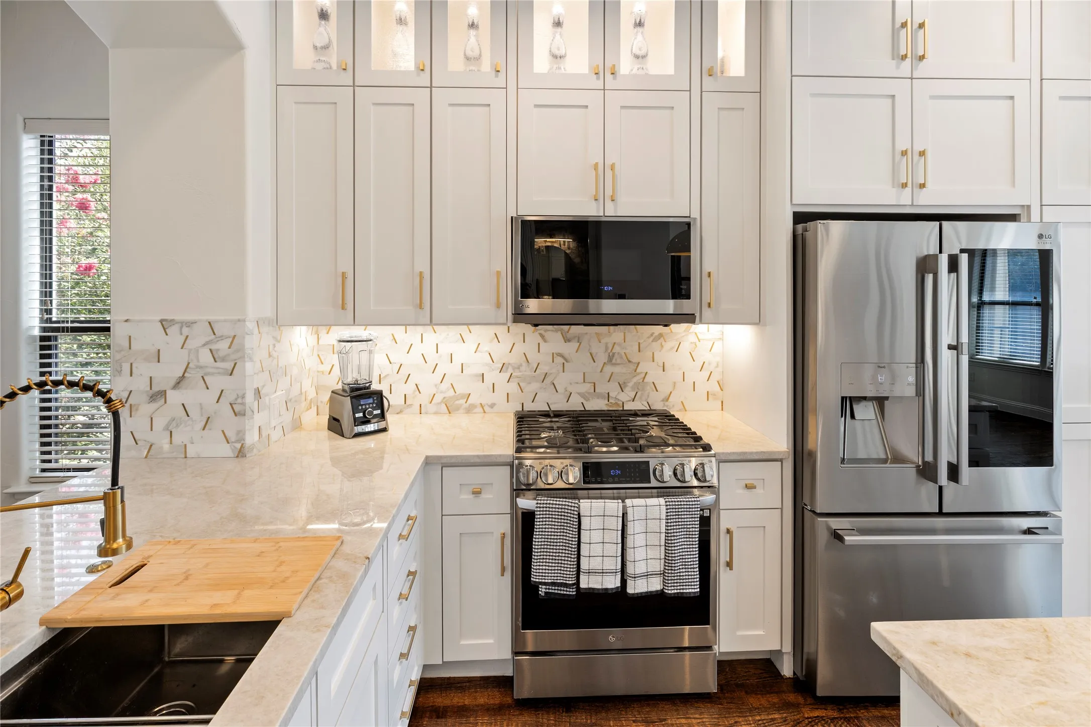 Townhouse For Sale in Collin County , 7424 Bishop Road, Plano, Texas 75024, 3 Bedroom, 4 Bathroom, 2 Garage spaces, 2,089 Sqft, built in 2006, mls#21325164, Real Estate Agent in Plano, Homes For Sale in Collin county, Homes For Sale in Plano, Realtor in Plano Texas, Real Estate Brokerage Independent Realty Texas, Luminita Cordes Realtor