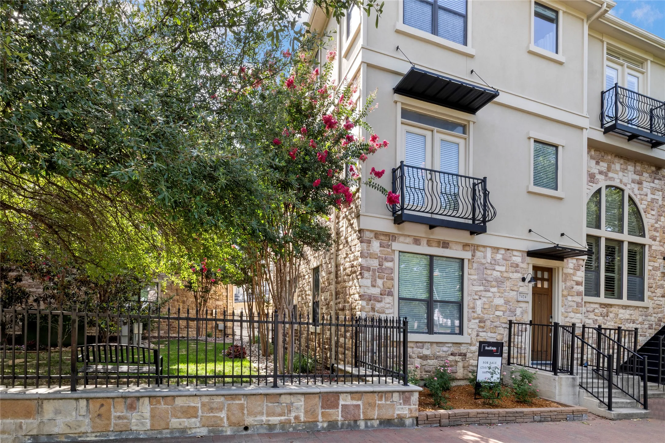 Townhouse For Sale in Collin County , 7424 Bishop Road, Plano, Texas 75024, 3 Bedroom, 4 Bathroom, 2 Garage spaces, 2,089 Sqft, built in 2006, mls#21325164, Real Estate Agent in Plano, Homes For Sale in Collin county, Homes For Sale in Plano, Realtor in Plano Texas, Real Estate Brokerage Independent Realty Texas, Luminita Cordes Realtor