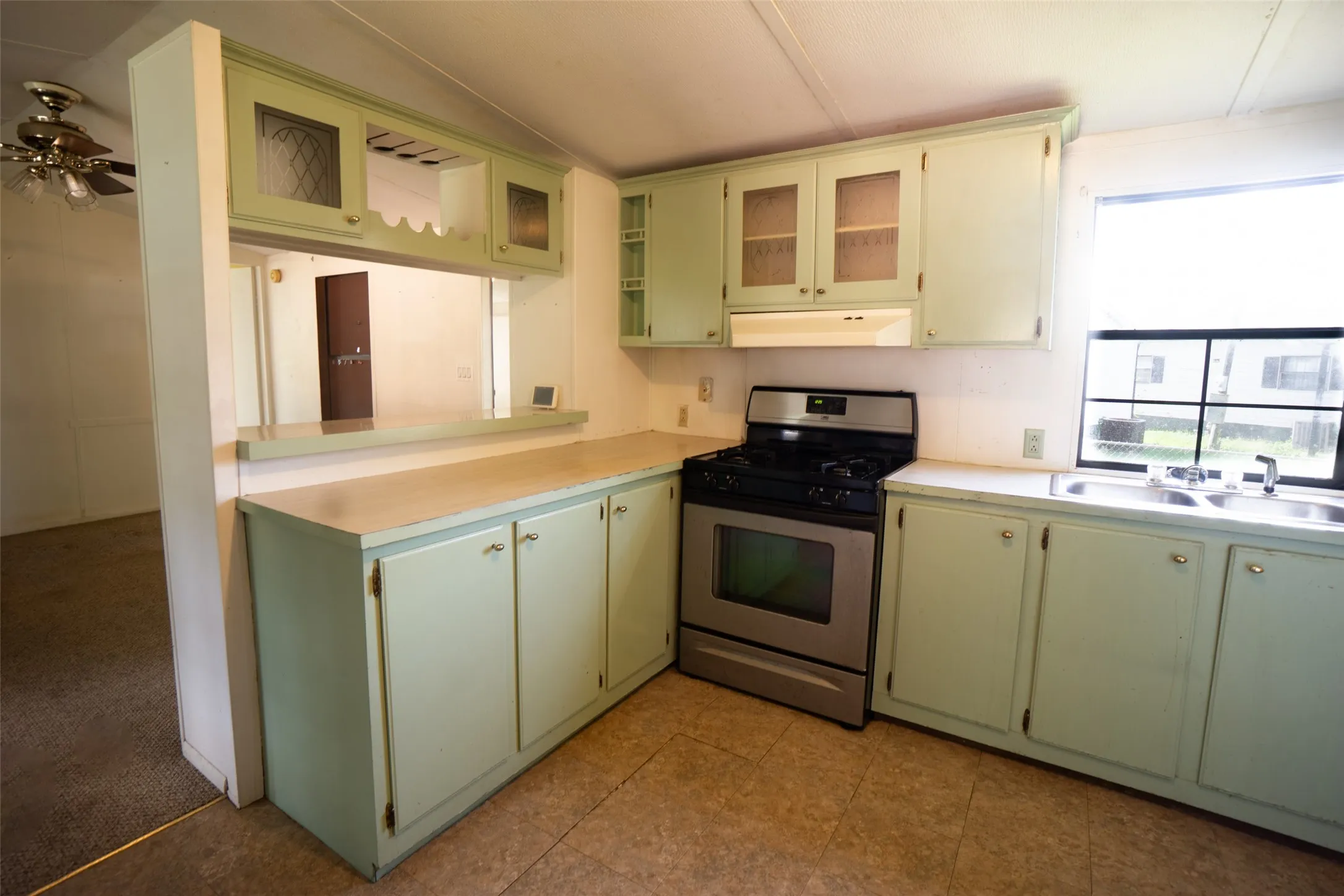 Mobile Home For Sale in Henderson County , 174 Lynn Creek Circle, Mabank, Texas 75156, 2 Bedroom, 1 Bathroom, Garage spaces, 850 Sqft, built in 1994, mls#21322194, Real Estate Agent in Mabank, Homes For Sale in Henderson county, Homes For Sale in Mabank, Realtor in Mabank Texas, Real Estate Brokerage Independent Realty Texas, Luminita Cordes Realtor