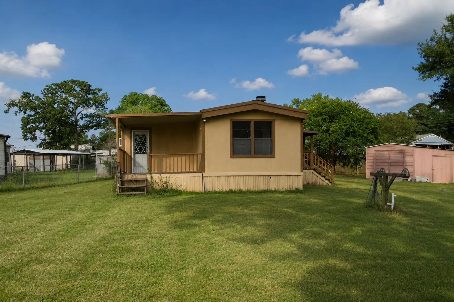 Mobile Home For Sale in Henderson County , 174 Lynn Creek Circle, Mabank, Texas 75156, 2 Bedroom, 1 Bathroom, Garage spaces, 850 Sqft, built in 1994, mls#21322194, Real Estate Agent in Mabank, Homes For Sale in Henderson county, Homes For Sale in Mabank, Realtor in Mabank Texas, Real Estate Brokerage Independent Realty Texas, Luminita Cordes Realtor