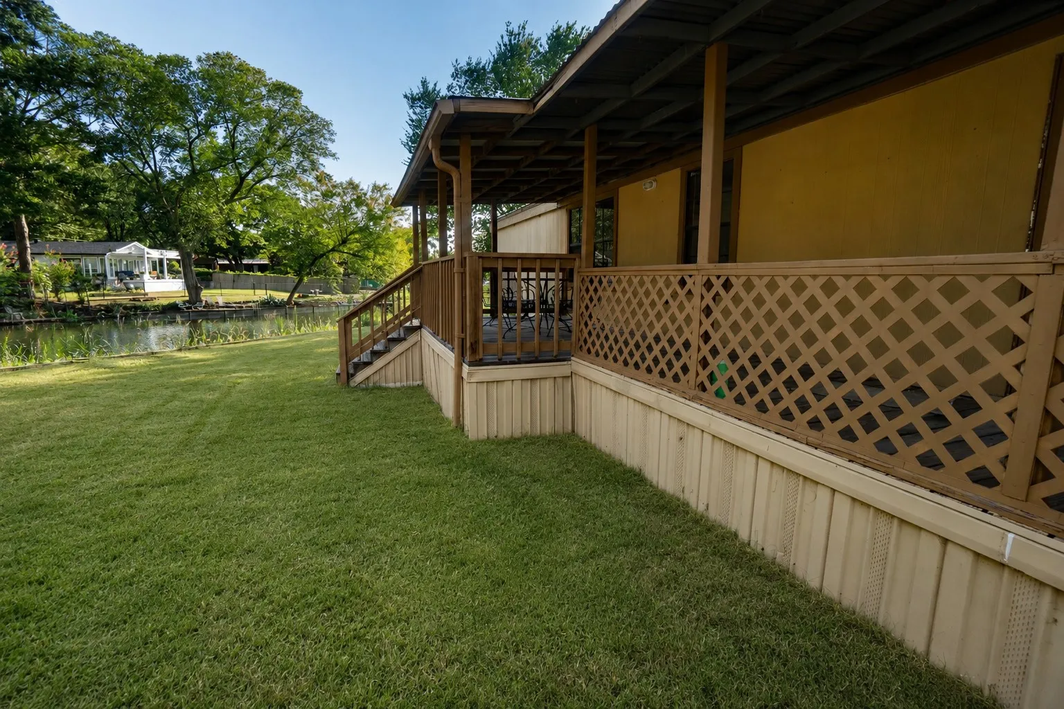 Mobile Home For Sale in Henderson County , 174 Lynn Creek Circle, Mabank, Texas 75156, 2 Bedroom, 1 Bathroom, Garage spaces, 850 Sqft, built in 1994, mls#21322194, Real Estate Agent in Mabank, Homes For Sale in Henderson county, Homes For Sale in Mabank, Realtor in Mabank Texas, Real Estate Brokerage Independent Realty Texas, Luminita Cordes Realtor