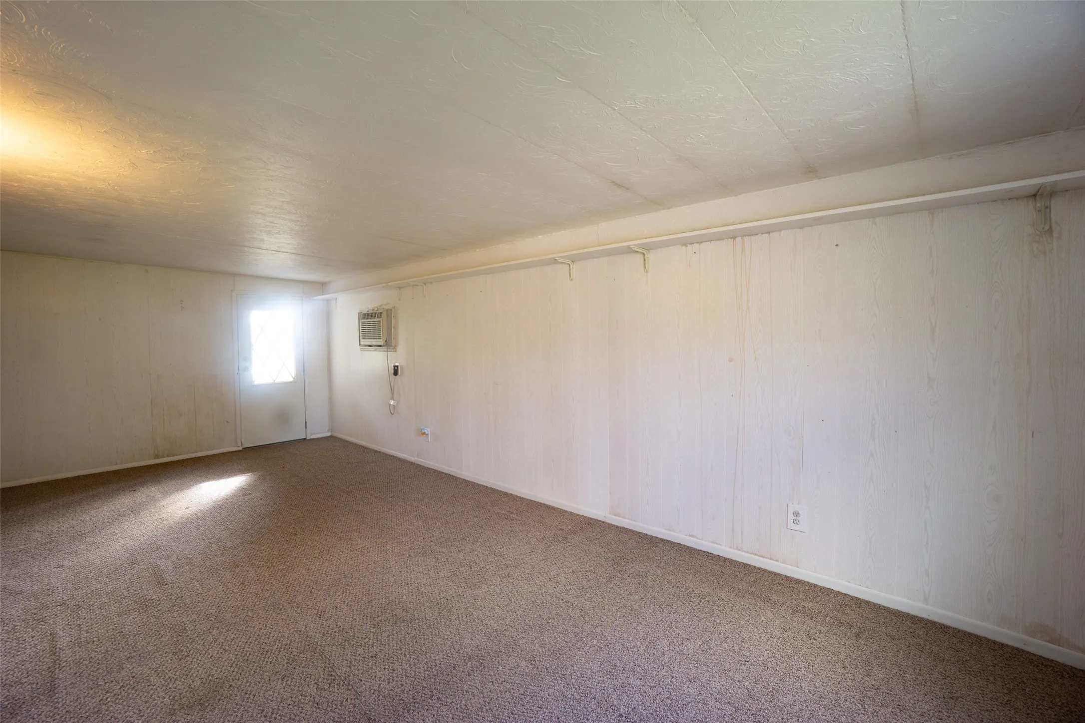 Mobile Home For Sale in Henderson County , 174 Lynn Creek Circle, Mabank, Texas 75156, 2 Bedroom, 1 Bathroom, Garage spaces, 850 Sqft, built in 1994, mls#21322194, Real Estate Agent in Mabank, Homes For Sale in Henderson county, Homes For Sale in Mabank, Realtor in Mabank Texas, Real Estate Brokerage Independent Realty Texas, Luminita Cordes Realtor