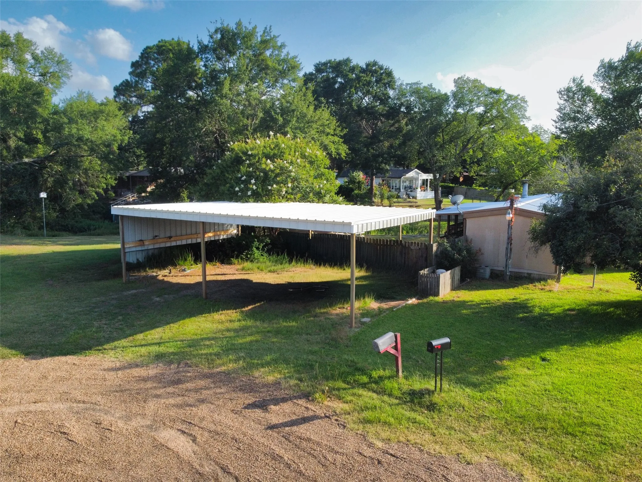 Mobile Home For Sale in Henderson County , 174 Lynn Creek Circle, Mabank, Texas 75156, 2 Bedroom, 1 Bathroom, Garage spaces, 850 Sqft, built in 1994, mls#21322194, Real Estate Agent in Mabank, Homes For Sale in Henderson county, Homes For Sale in Mabank, Realtor in Mabank Texas, Real Estate Brokerage Independent Realty Texas, Luminita Cordes Realtor