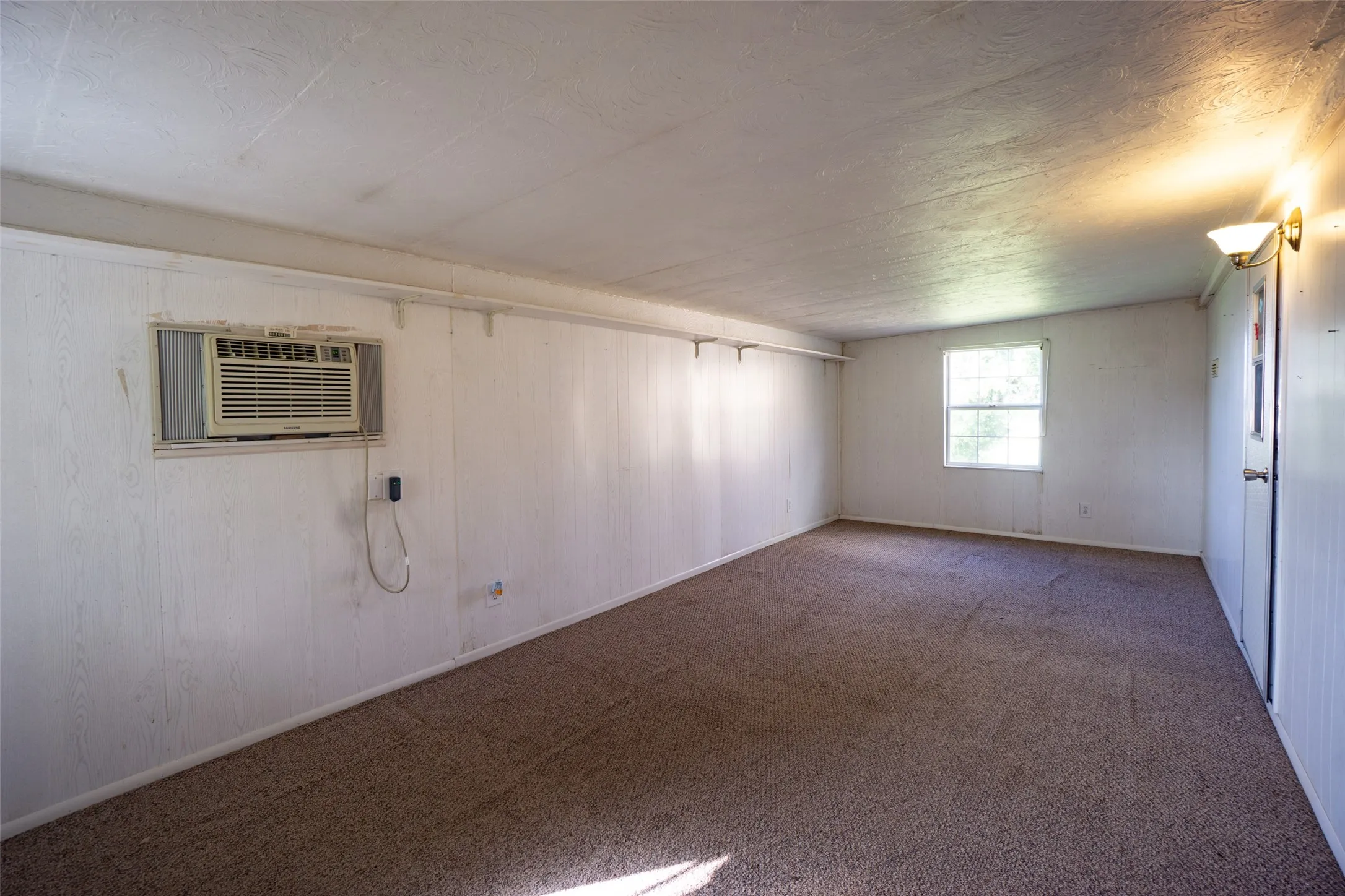 Mobile Home For Sale in Henderson County , 174 Lynn Creek Circle, Mabank, Texas 75156, 2 Bedroom, 1 Bathroom, Garage spaces, 850 Sqft, built in 1994, mls#21322194, Real Estate Agent in Mabank, Homes For Sale in Henderson county, Homes For Sale in Mabank, Realtor in Mabank Texas, Real Estate Brokerage Independent Realty Texas, Luminita Cordes Realtor