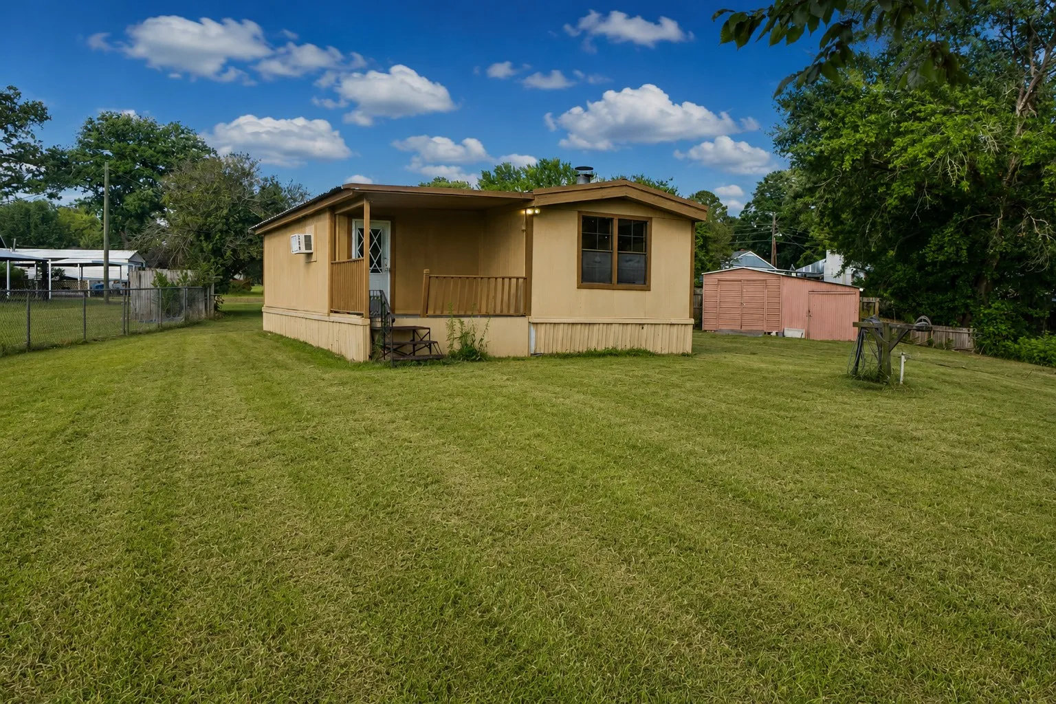 Mobile Home For Sale in Henderson County , 174 Lynn Creek Circle, Mabank, Texas 75156, 2 Bedroom, 1 Bathroom, Garage spaces, 850 Sqft, built in 1994, mls#21322194, Real Estate Agent in Mabank, Homes For Sale in Henderson county, Homes For Sale in Mabank, Realtor in Mabank Texas, Real Estate Brokerage Independent Realty Texas, Luminita Cordes Realtor