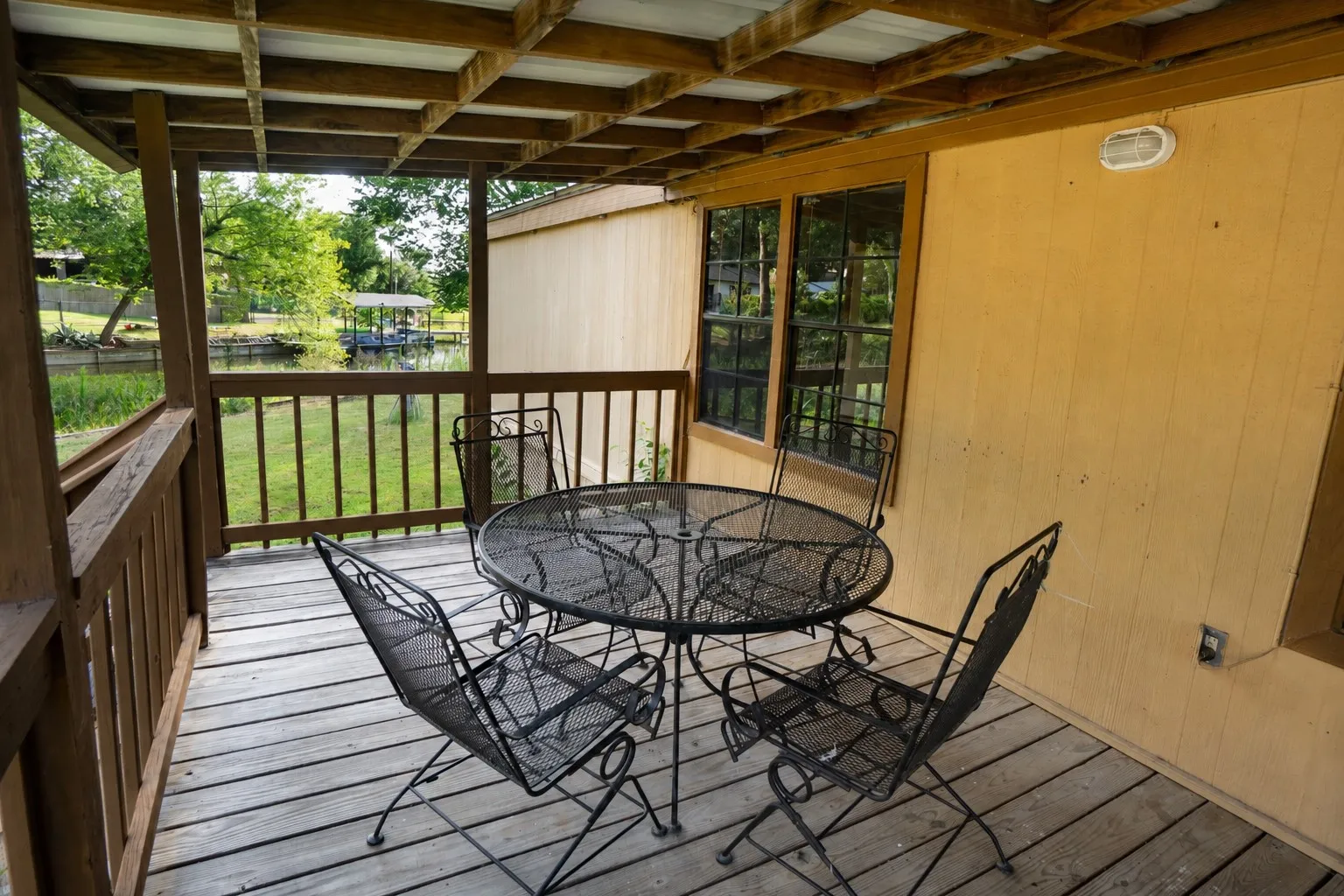 Mobile Home For Sale in Henderson County , 174 Lynn Creek Circle, Mabank, Texas 75156, 2 Bedroom, 1 Bathroom, Garage spaces, 850 Sqft, built in 1994, mls#21322194, Real Estate Agent in Mabank, Homes For Sale in Henderson county, Homes For Sale in Mabank, Realtor in Mabank Texas, Real Estate Brokerage Independent Realty Texas, Luminita Cordes Realtor