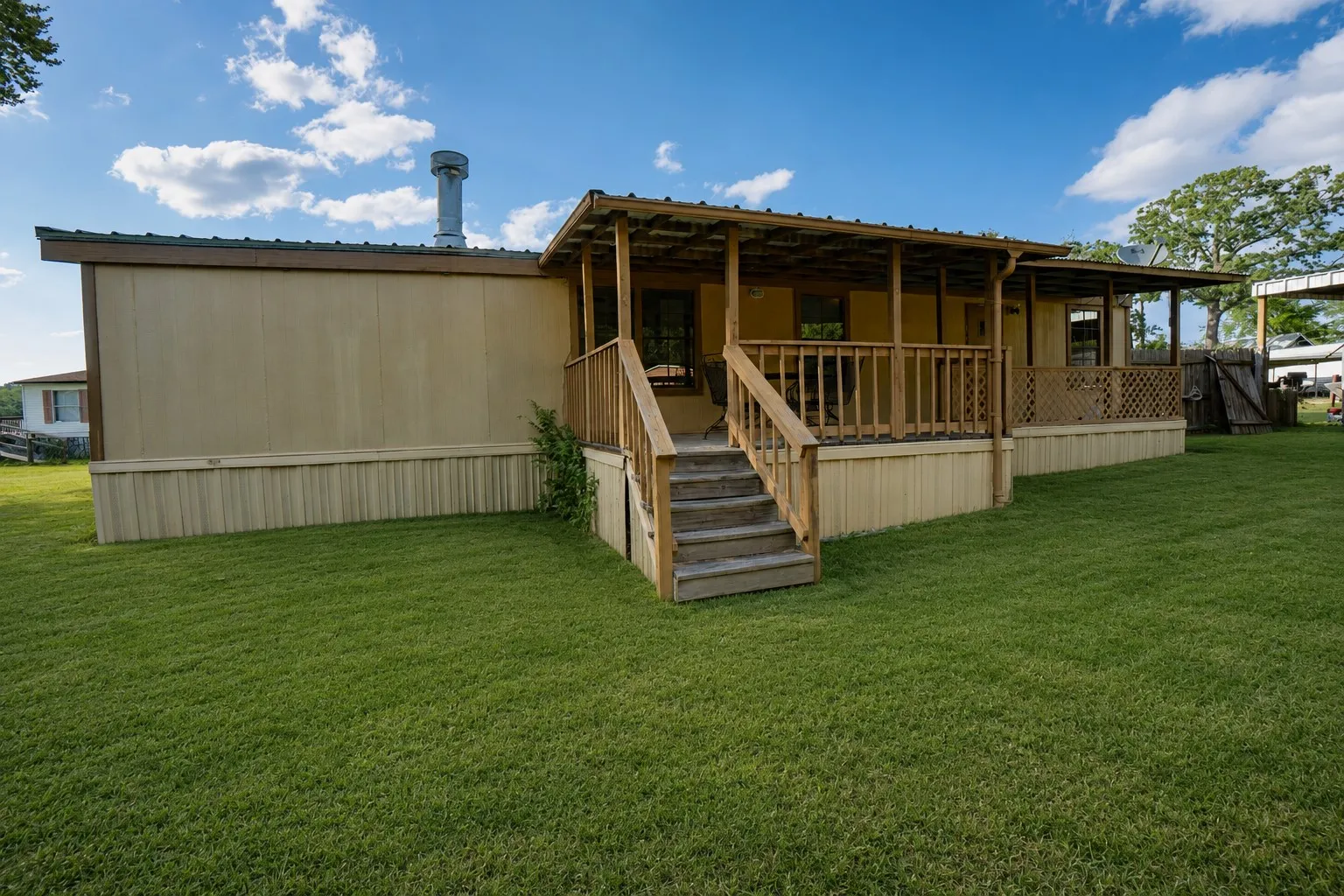 Mobile Home For Sale in Henderson County , 174 Lynn Creek Circle, Mabank, Texas 75156, 2 Bedroom, 1 Bathroom, Garage spaces, 850 Sqft, built in 1994, mls#21322194, Real Estate Agent in Mabank, Homes For Sale in Henderson county, Homes For Sale in Mabank, Realtor in Mabank Texas, Real Estate Brokerage Independent Realty Texas, Luminita Cordes Realtor