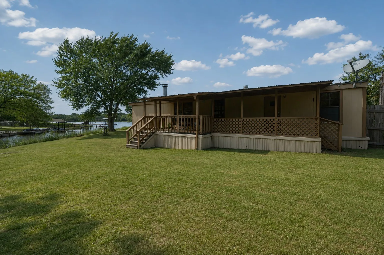 Mobile Home For Sale in Henderson County , 174 Lynn Creek Circle, Mabank, Texas 75156, 2 Bedroom, 1 Bathroom, Garage spaces, 850 Sqft, built in 1994, mls#21322194, Real Estate Agent in Mabank, Homes For Sale in Henderson county, Homes For Sale in Mabank, Realtor in Mabank Texas, Real Estate Brokerage Independent Realty Texas, Luminita Cordes Realtor