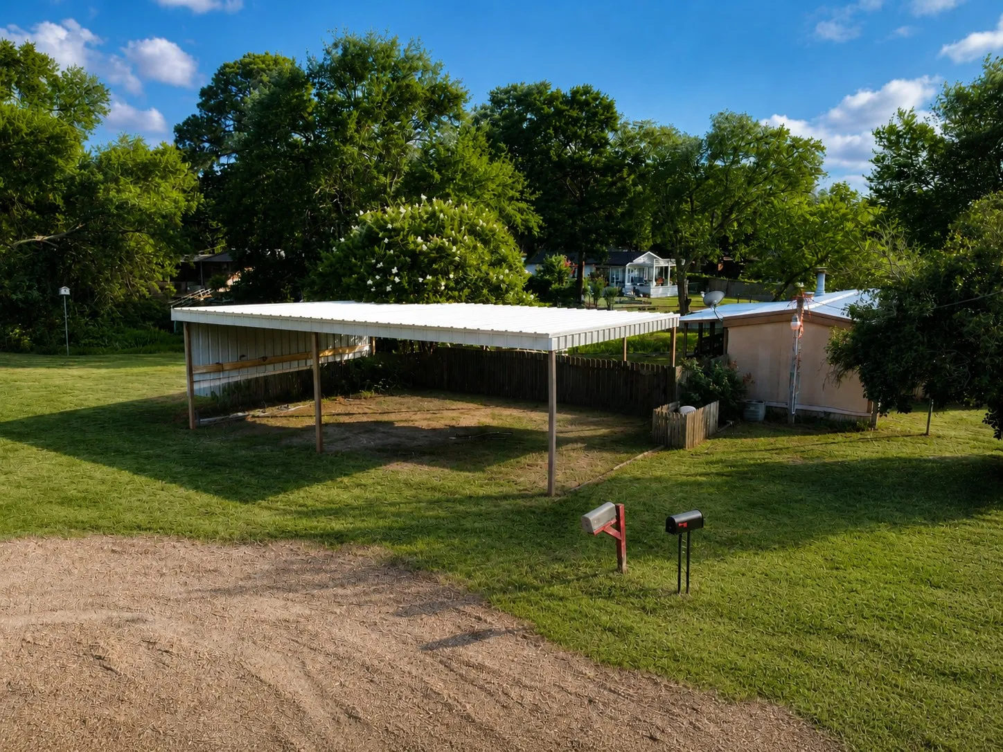 Mobile Home For Sale in Henderson County , 174 Lynn Creek Circle, Mabank, Texas 75156, 2 Bedroom, 1 Bathroom, Garage spaces, 850 Sqft, built in 1994, mls#21322194, Real Estate Agent in Mabank, Homes For Sale in Henderson county, Homes For Sale in Mabank, Realtor in Mabank Texas, Real Estate Brokerage Independent Realty Texas, Luminita Cordes Realtor
