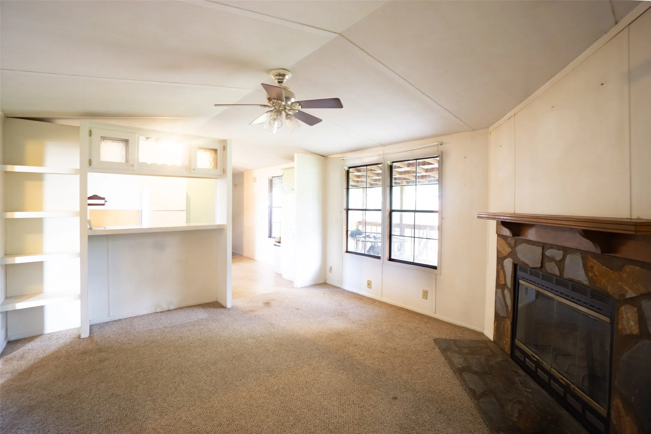 Mobile Home For Sale in Henderson County , 174 Lynn Creek Circle, Mabank, Texas 75156, 2 Bedroom, 1 Bathroom, Garage spaces, 850 Sqft, built in 1994, mls#21322194, Real Estate Agent in Mabank, Homes For Sale in Henderson county, Homes For Sale in Mabank, Realtor in Mabank Texas, Real Estate Brokerage Independent Realty Texas, Luminita Cordes Realtor