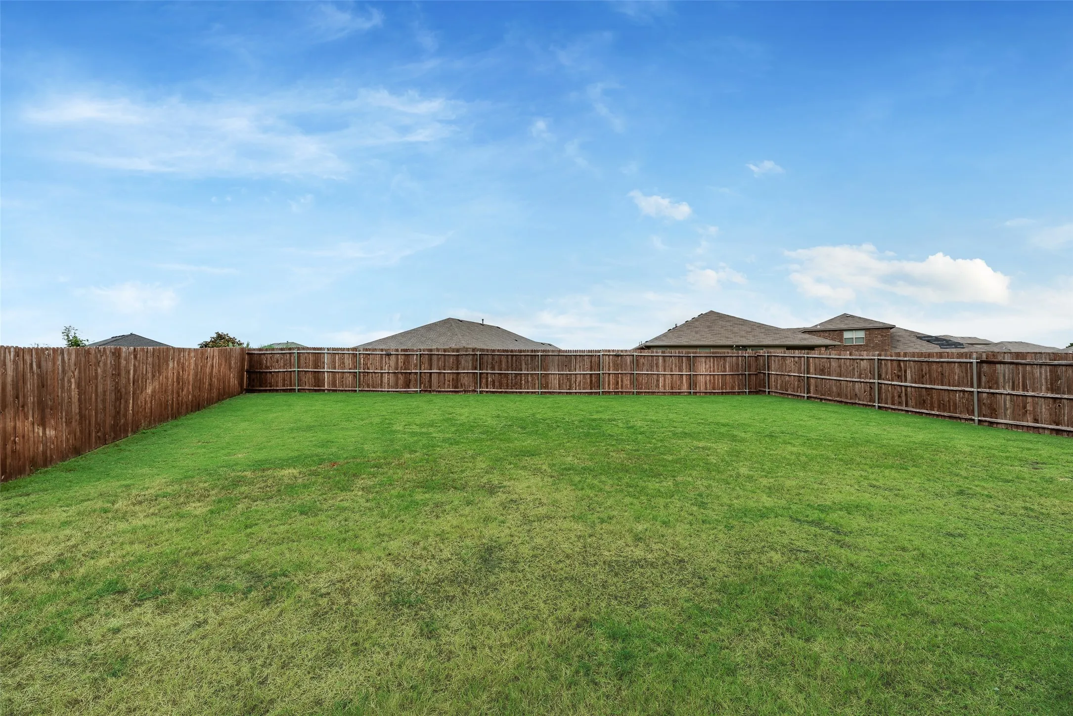 Single Family Residence For Sale in Tarrant County , 517 Frenchpark Drive, Fort Worth, Texas 76052, 4 Bedroom, 2 Bathroom, 2 Garage spaces, 1,672 Sqft, built in 2020, mls#21325262, Real Estate Agent in Fort Worth, Homes For Sale in Tarrant county, Homes For Sale in Fort Worth, Realtor in Fort Worth Texas, Real Estate Brokerage Independent Realty Texas, Luminita Cordes Realtor