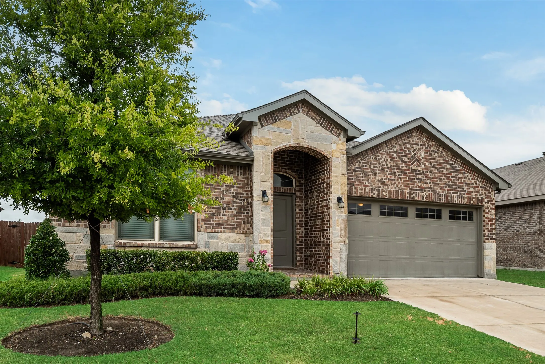 Single Family Residence For Sale in Tarrant County , 517 Frenchpark Drive, Fort Worth, Texas 76052, 4 Bedroom, 2 Bathroom, 2 Garage spaces, 1,672 Sqft, built in 2020, mls#21325262, Real Estate Agent in Fort Worth, Homes For Sale in Tarrant county, Homes For Sale in Fort Worth, Realtor in Fort Worth Texas, Real Estate Brokerage Independent Realty Texas, Luminita Cordes Realtor