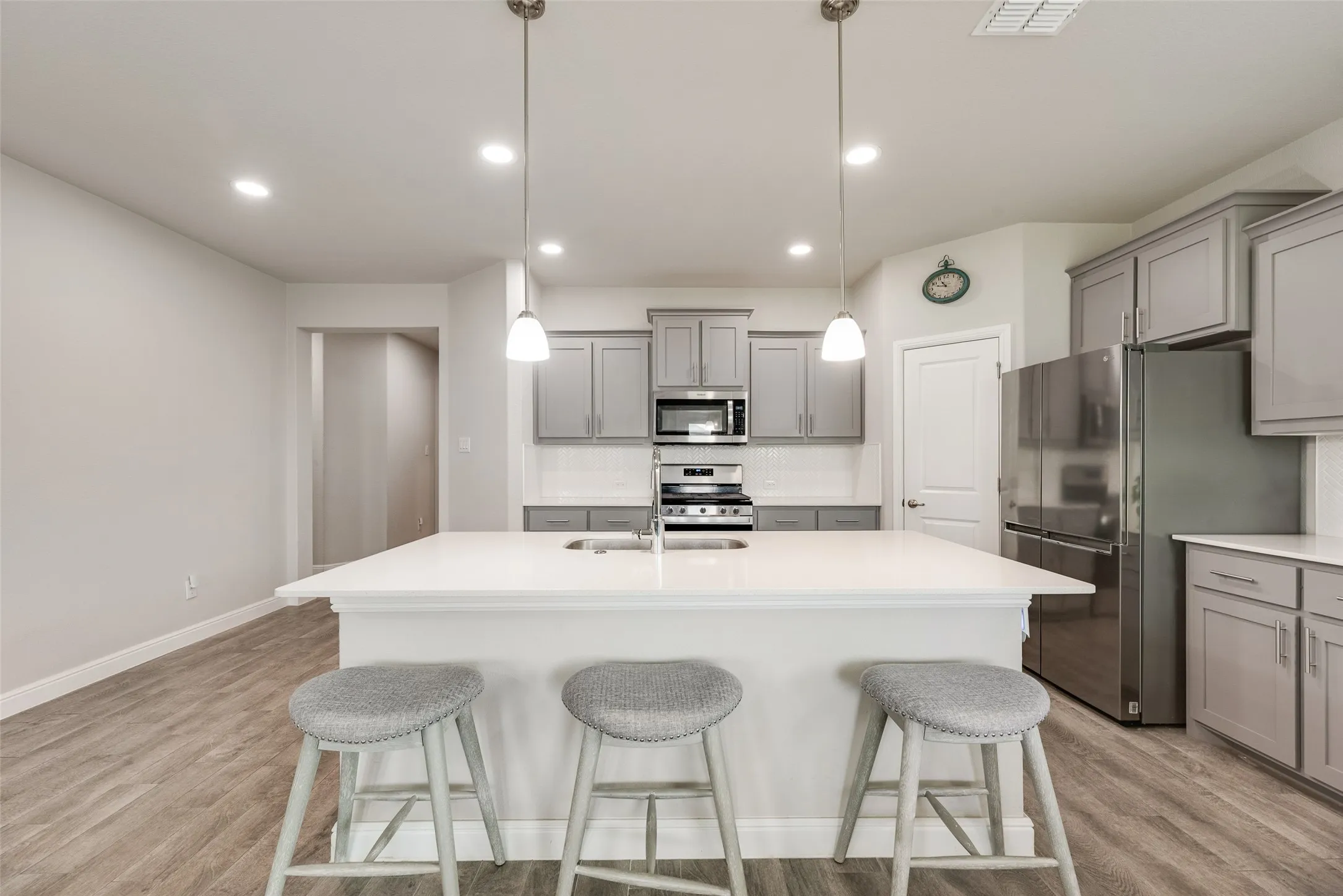 Single Family Residence For Sale in Tarrant County , 517 Frenchpark Drive, Fort Worth, Texas 76052, 4 Bedroom, 2 Bathroom, 2 Garage spaces, 1,672 Sqft, built in 2020, mls#21325262, Real Estate Agent in Fort Worth, Homes For Sale in Tarrant county, Homes For Sale in Fort Worth, Realtor in Fort Worth Texas, Real Estate Brokerage Independent Realty Texas, Luminita Cordes Realtor