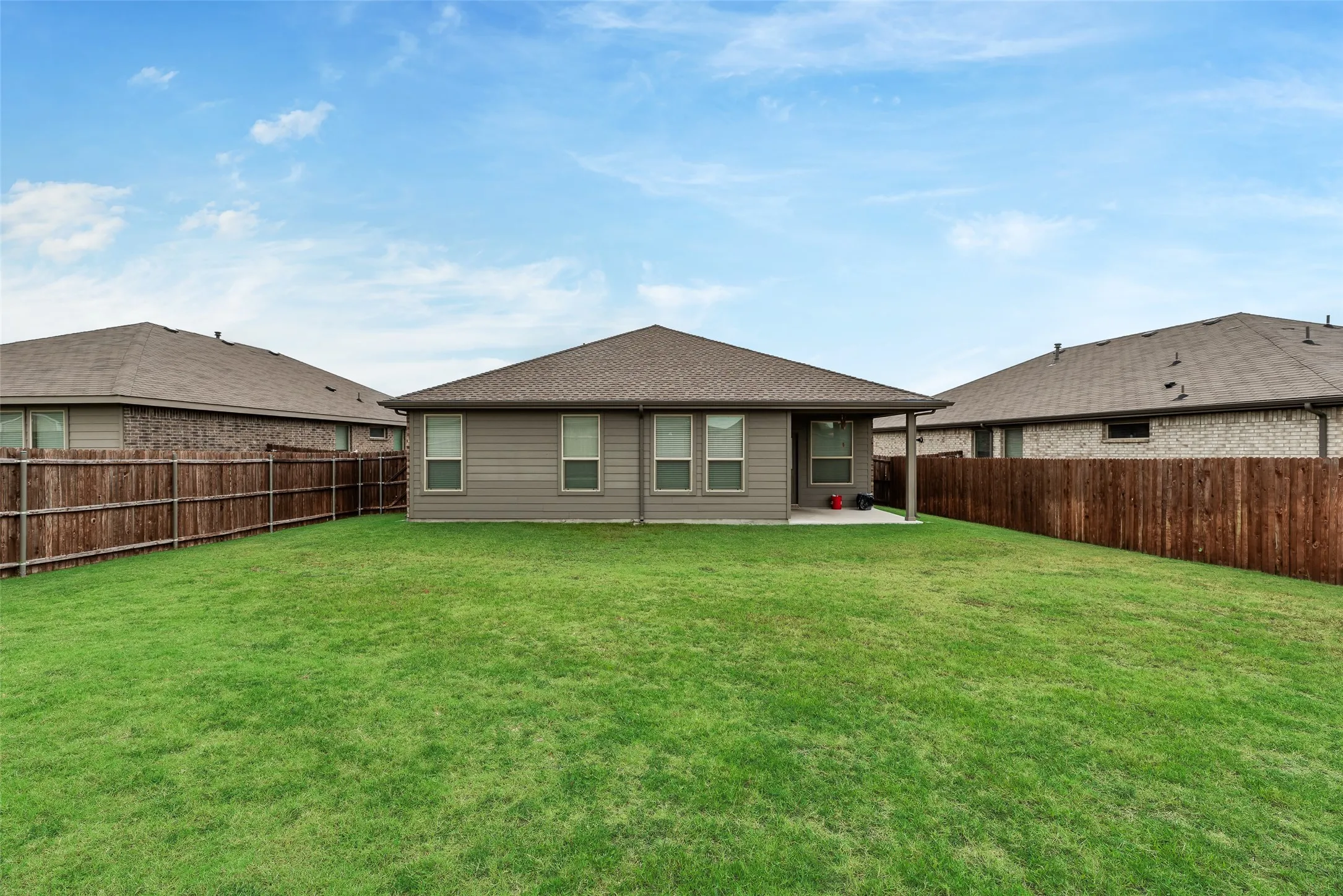 Single Family Residence For Sale in Tarrant County , 517 Frenchpark Drive, Fort Worth, Texas 76052, 4 Bedroom, 2 Bathroom, 2 Garage spaces, 1,672 Sqft, built in 2020, mls#21325262, Real Estate Agent in Fort Worth, Homes For Sale in Tarrant county, Homes For Sale in Fort Worth, Realtor in Fort Worth Texas, Real Estate Brokerage Independent Realty Texas, Luminita Cordes Realtor