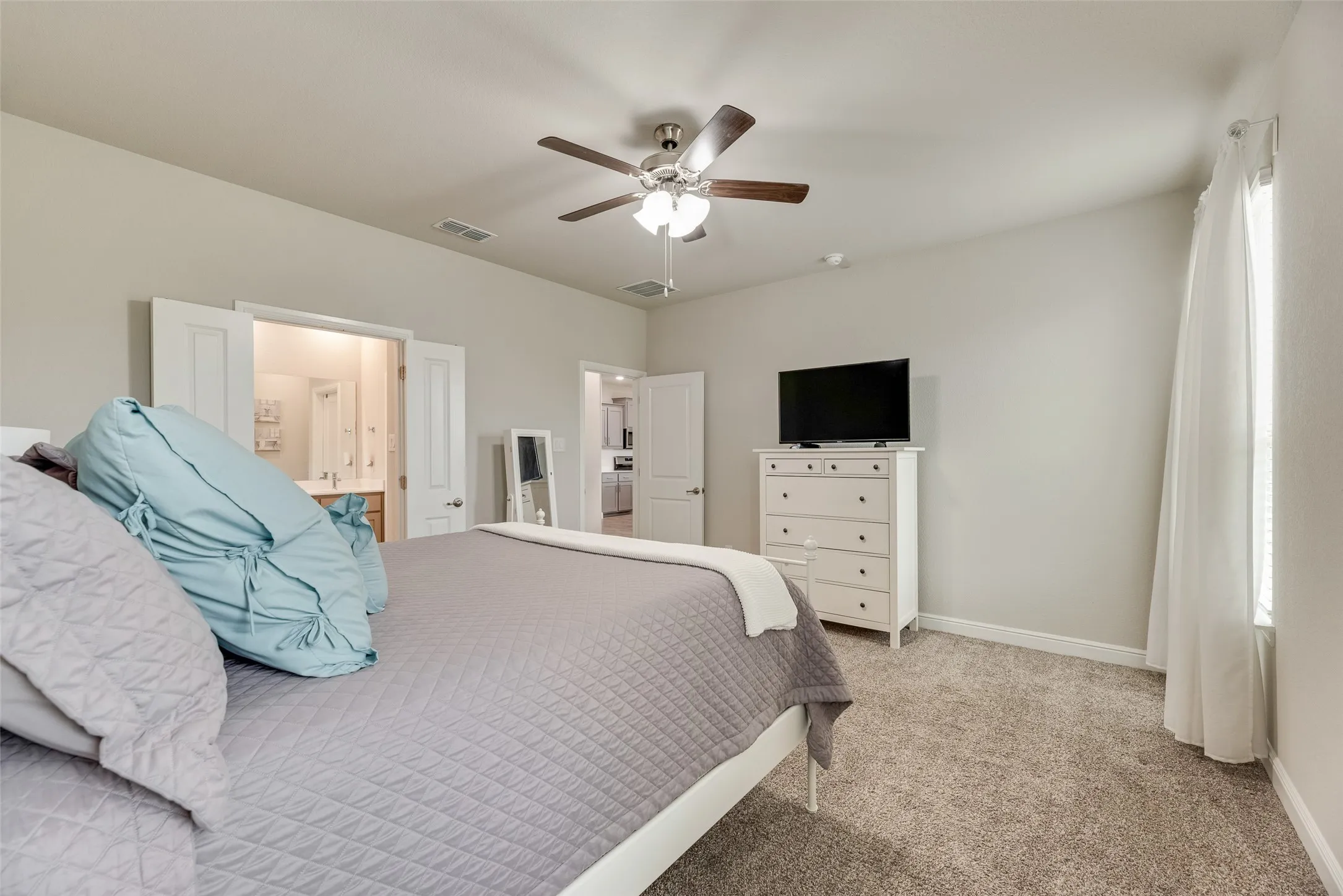 Single Family Residence For Sale in Tarrant County , 517 Frenchpark Drive, Fort Worth, Texas 76052, 4 Bedroom, 2 Bathroom, 2 Garage spaces, 1,672 Sqft, built in 2020, mls#21325262, Real Estate Agent in Fort Worth, Homes For Sale in Tarrant county, Homes For Sale in Fort Worth, Realtor in Fort Worth Texas, Real Estate Brokerage Independent Realty Texas, Luminita Cordes Realtor
