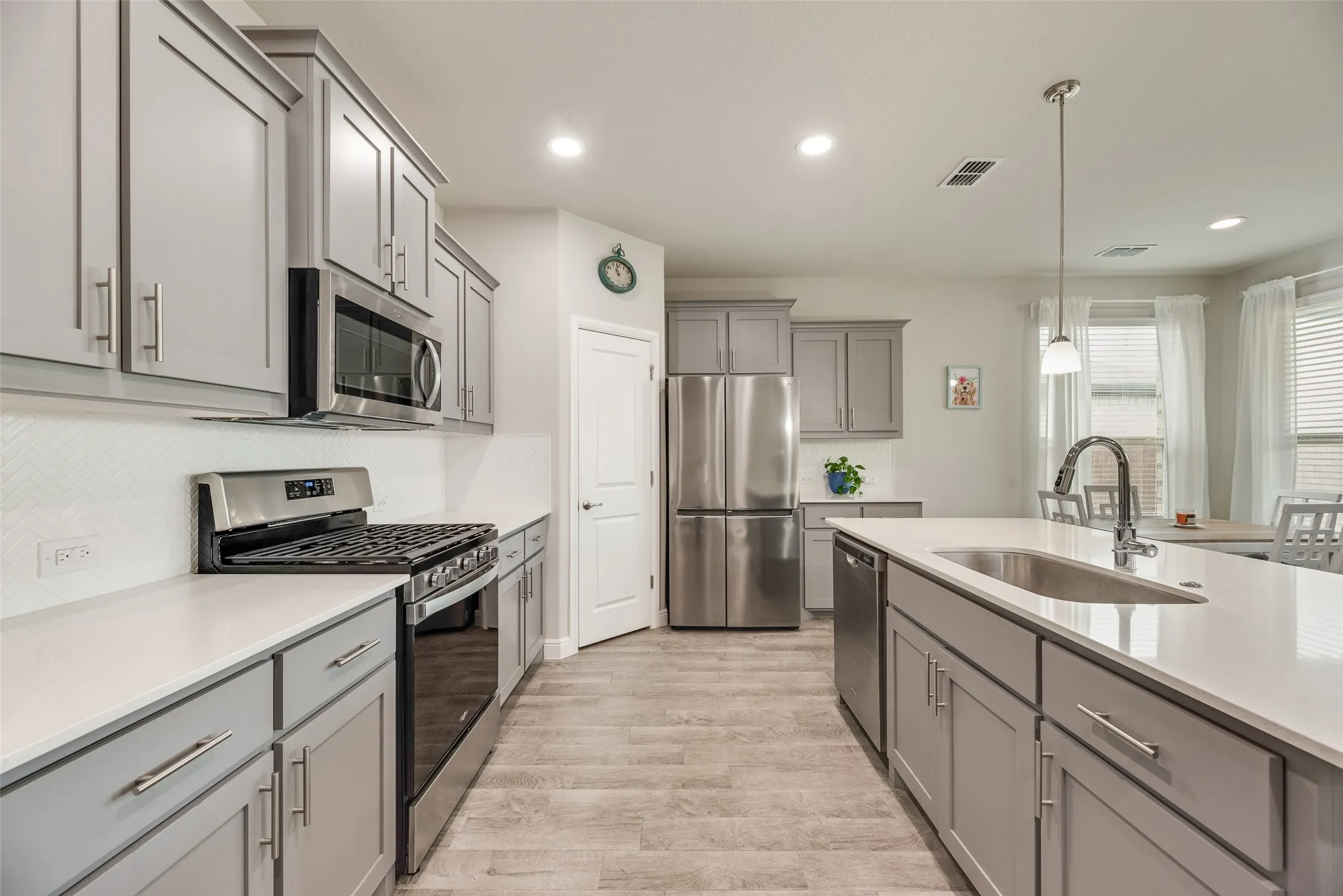 Single Family Residence For Sale in Tarrant County , 517 Frenchpark Drive, Fort Worth, Texas 76052, 4 Bedroom, 2 Bathroom, 2 Garage spaces, 1,672 Sqft, built in 2020, mls#21325262, Real Estate Agent in Fort Worth, Homes For Sale in Tarrant county, Homes For Sale in Fort Worth, Realtor in Fort Worth Texas, Real Estate Brokerage Independent Realty Texas, Luminita Cordes Realtor