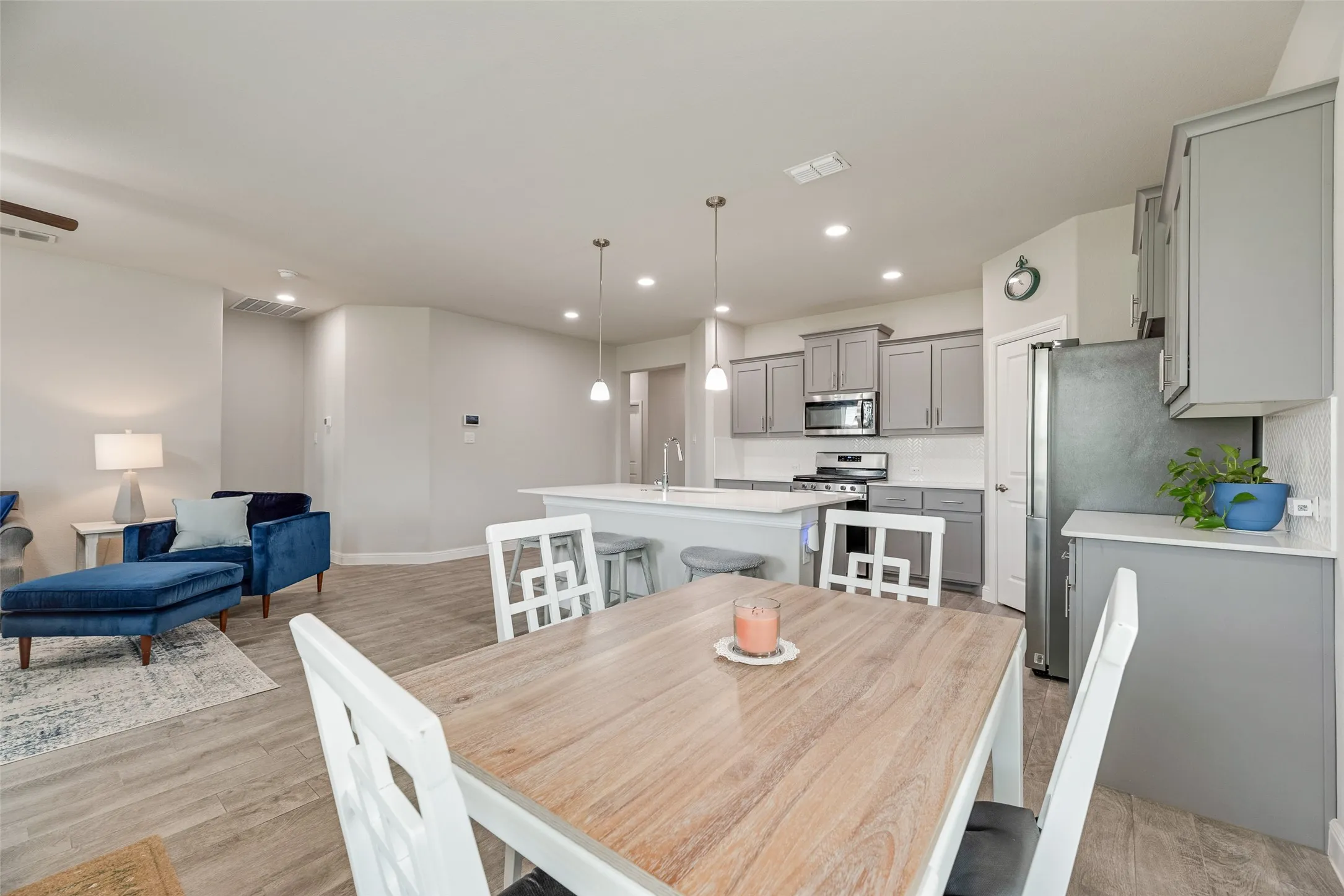Single Family Residence For Sale in Tarrant County , 517 Frenchpark Drive, Fort Worth, Texas 76052, 4 Bedroom, 2 Bathroom, 2 Garage spaces, 1,672 Sqft, built in 2020, mls#21325262, Real Estate Agent in Fort Worth, Homes For Sale in Tarrant county, Homes For Sale in Fort Worth, Realtor in Fort Worth Texas, Real Estate Brokerage Independent Realty Texas, Luminita Cordes Realtor