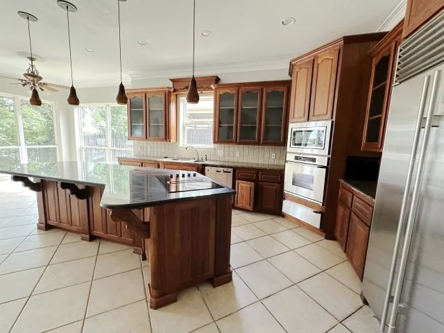 Single Family Residence For Sale in Hood County , 201 Casas Del Sur Street, Granbury, Texas 76049, 5 Bedroom, 5 Bathroom, 2 Garage spaces, 4,626 Sqft, built in 1999, mls#21325340, Real Estate Agent in Granbury, Homes For Sale in Hood county, Homes For Sale in Granbury, Realtor in Granbury Texas, Real Estate Brokerage Independent Realty Texas, Luminita Cordes Realtor