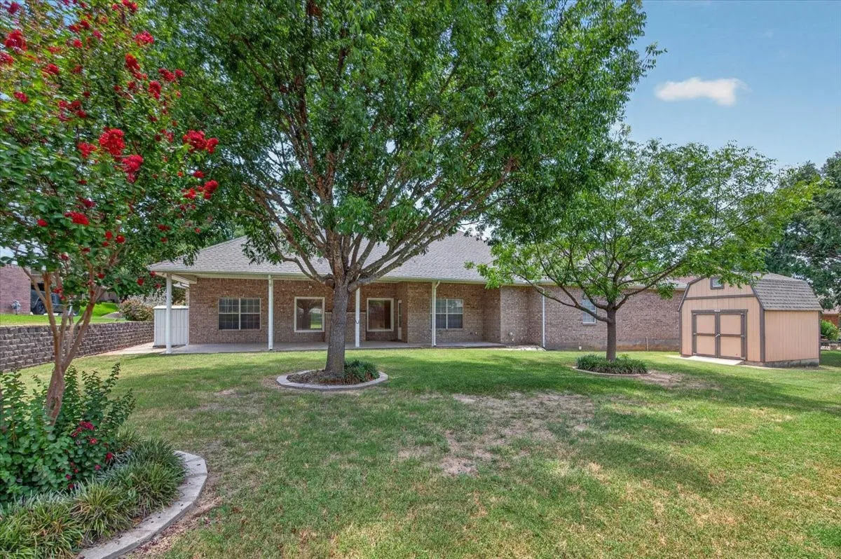 Single Family Residence For Rent in Tarrant County , 6224 Canyon Trail, Lake Worth, Texas 76135, 3 Bedroom, 3 Bathroom, 2 Garage spaces, 2,432 Sqft, built in 2002, mls#21323487, Real Estate Agent in Lake Worth, Homes For Rent in Tarrant county, Homes For Rent in Lake Worth, Realtor in Lake Worth Texas, Real Estate Brokerage Independent Realty Texas, Luminita Cordes Realtor