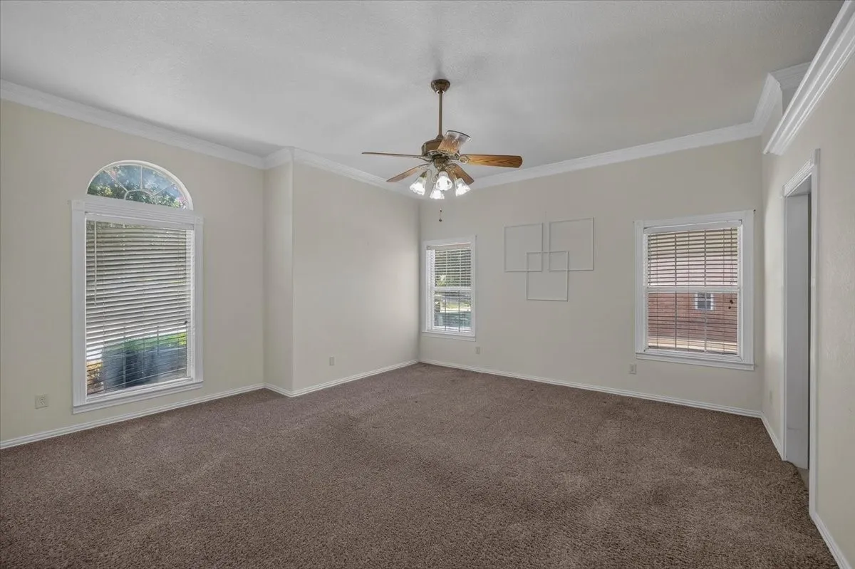 Single Family Residence For Rent in Tarrant County , 6224 Canyon Trail, Lake Worth, Texas 76135, 3 Bedroom, 3 Bathroom, 2 Garage spaces, 2,432 Sqft, built in 2002, mls#21323487, Real Estate Agent in Lake Worth, Homes For Rent in Tarrant county, Homes For Rent in Lake Worth, Realtor in Lake Worth Texas, Real Estate Brokerage Independent Realty Texas, Luminita Cordes Realtor