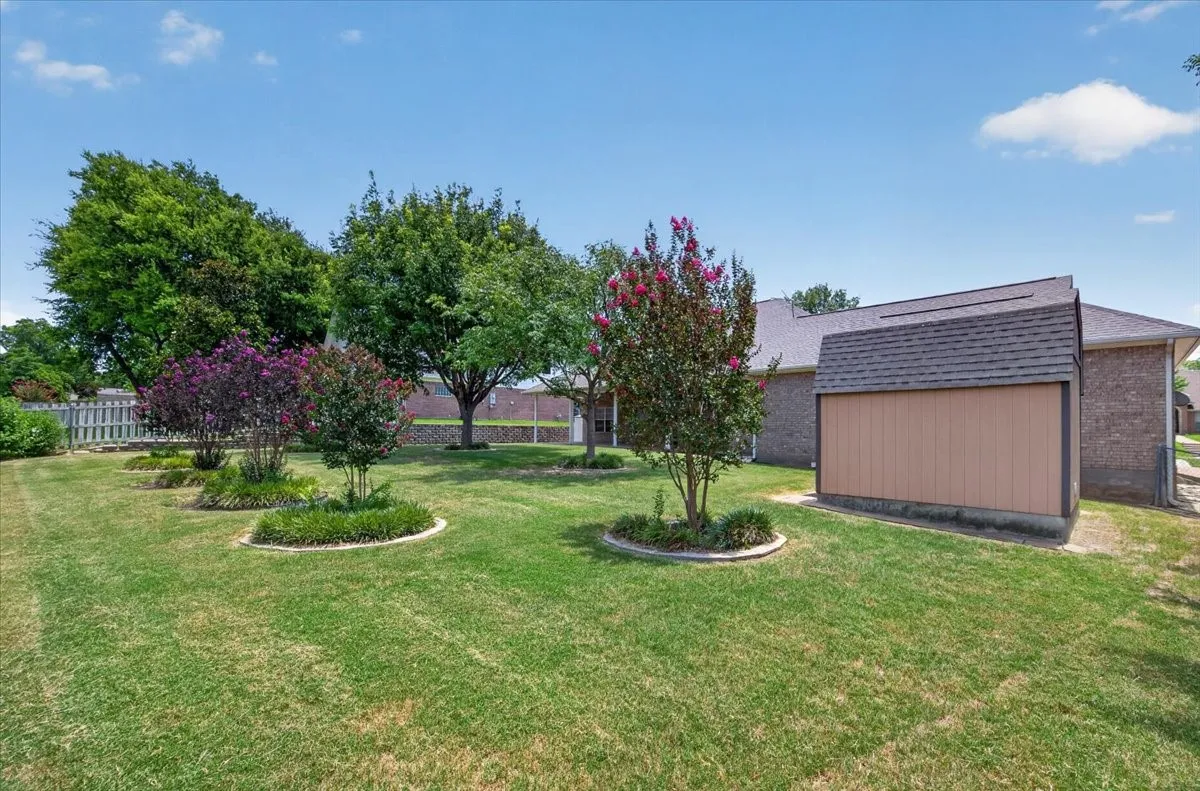 Single Family Residence For Rent in Tarrant County , 6224 Canyon Trail, Lake Worth, Texas 76135, 3 Bedroom, 3 Bathroom, 2 Garage spaces, 2,432 Sqft, built in 2002, mls#21323487, Real Estate Agent in Lake Worth, Homes For Rent in Tarrant county, Homes For Rent in Lake Worth, Realtor in Lake Worth Texas, Real Estate Brokerage Independent Realty Texas, Luminita Cordes Realtor