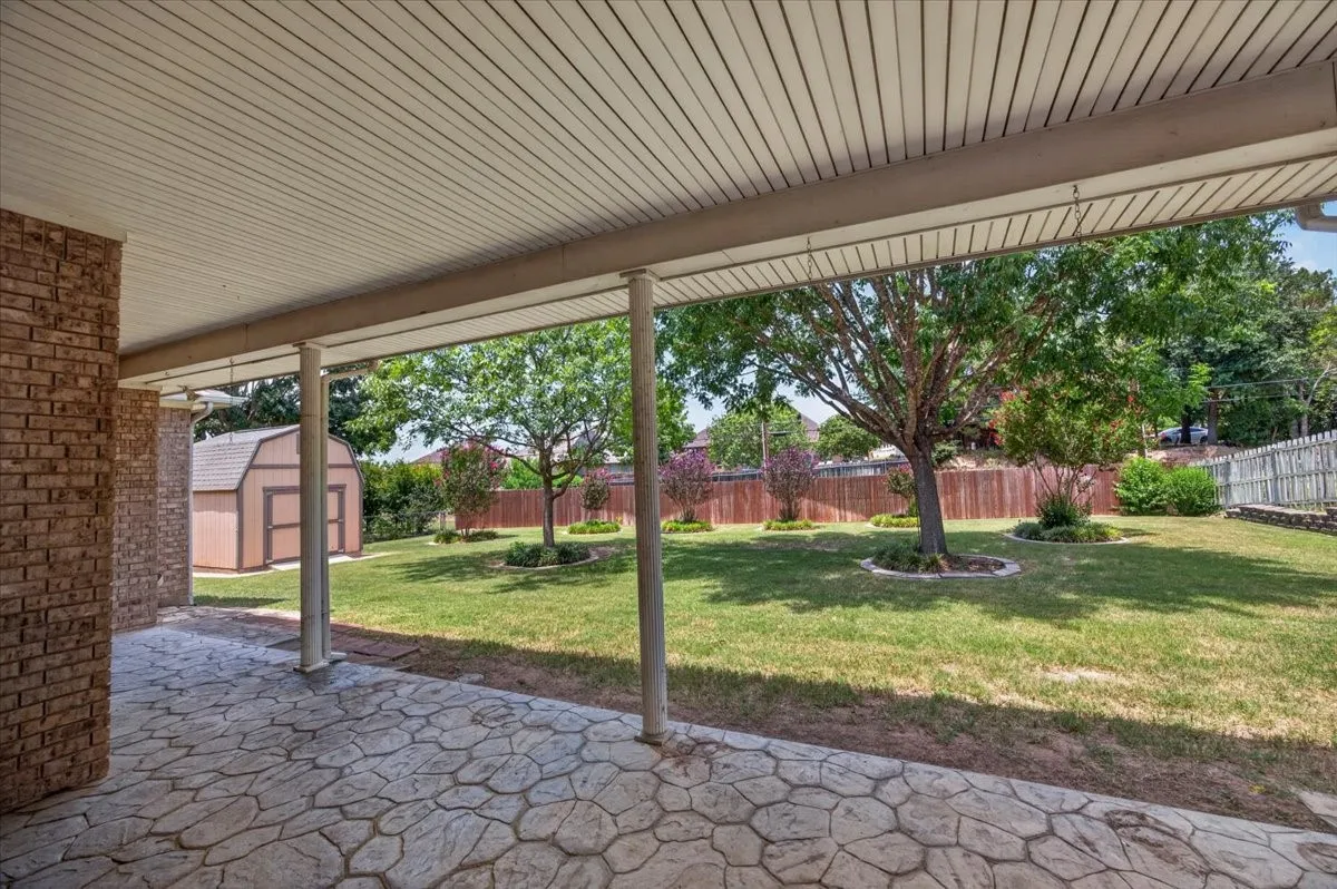 Single Family Residence For Rent in Tarrant County , 6224 Canyon Trail, Lake Worth, Texas 76135, 3 Bedroom, 3 Bathroom, 2 Garage spaces, 2,432 Sqft, built in 2002, mls#21323487, Real Estate Agent in Lake Worth, Homes For Rent in Tarrant county, Homes For Rent in Lake Worth, Realtor in Lake Worth Texas, Real Estate Brokerage Independent Realty Texas, Luminita Cordes Realtor
